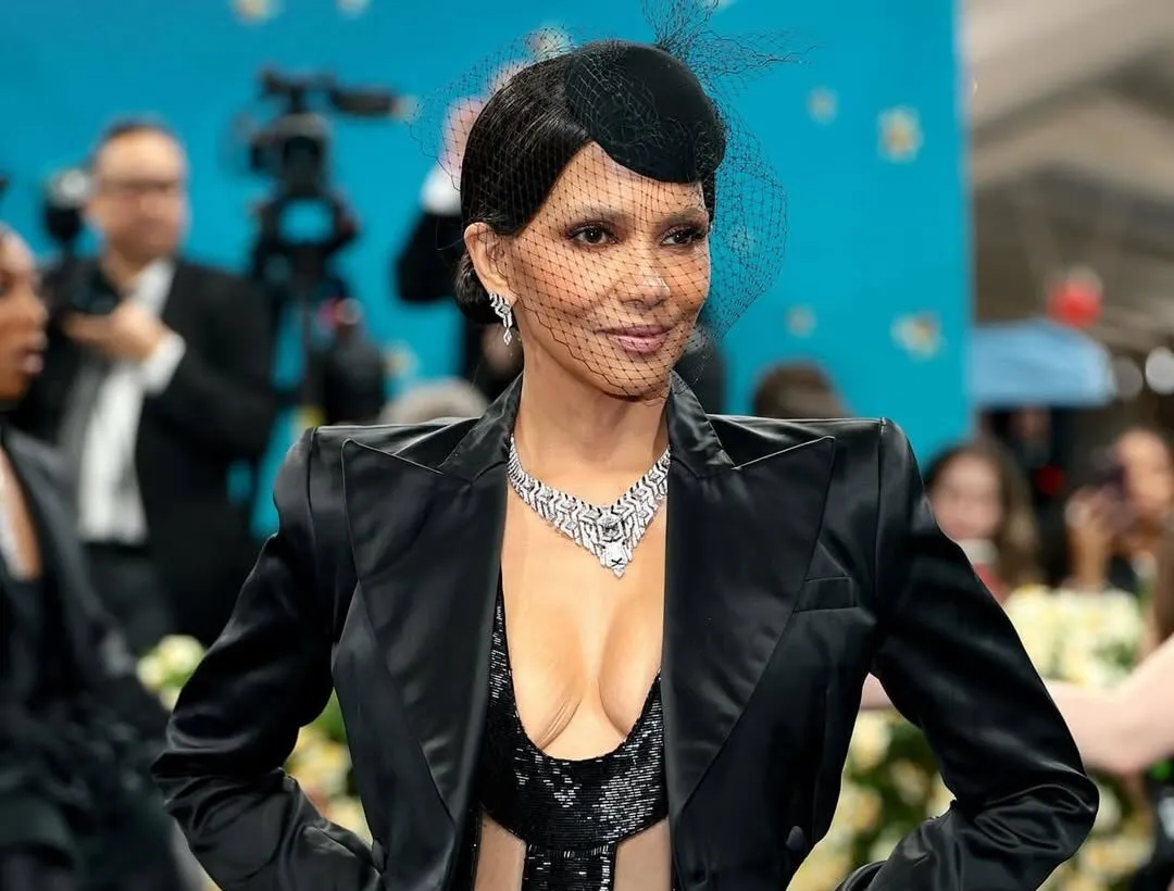 <p>Actress Halle Berry in a necklace and earrings by Cartier</p>
