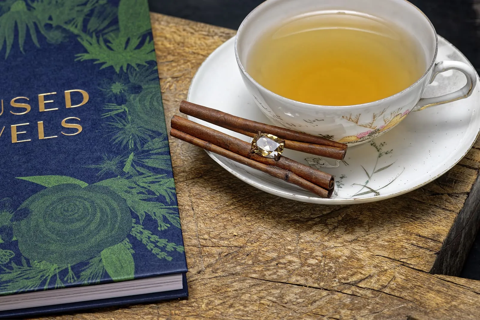 <p>Hemmerle Cinnamon brooch from the Infused Jewels collection crafted with diamonds and natural cinnamon sticks in bronze and white gold</p>