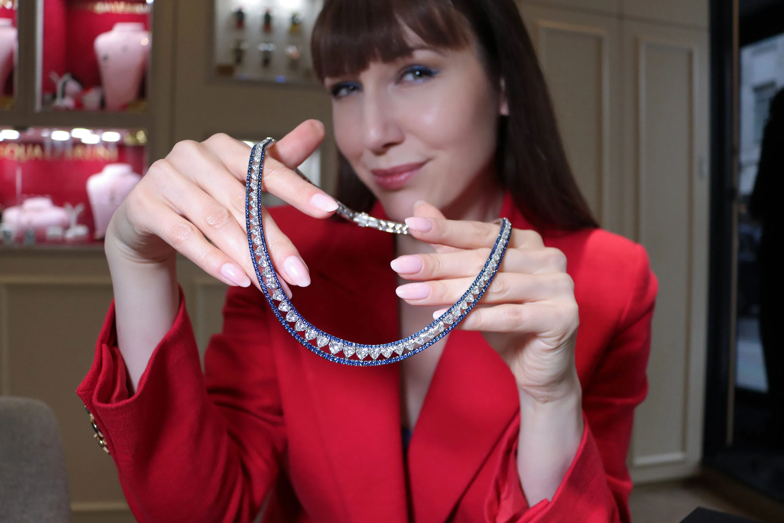 The heart-shape diamond is a signature motif for Recarlo