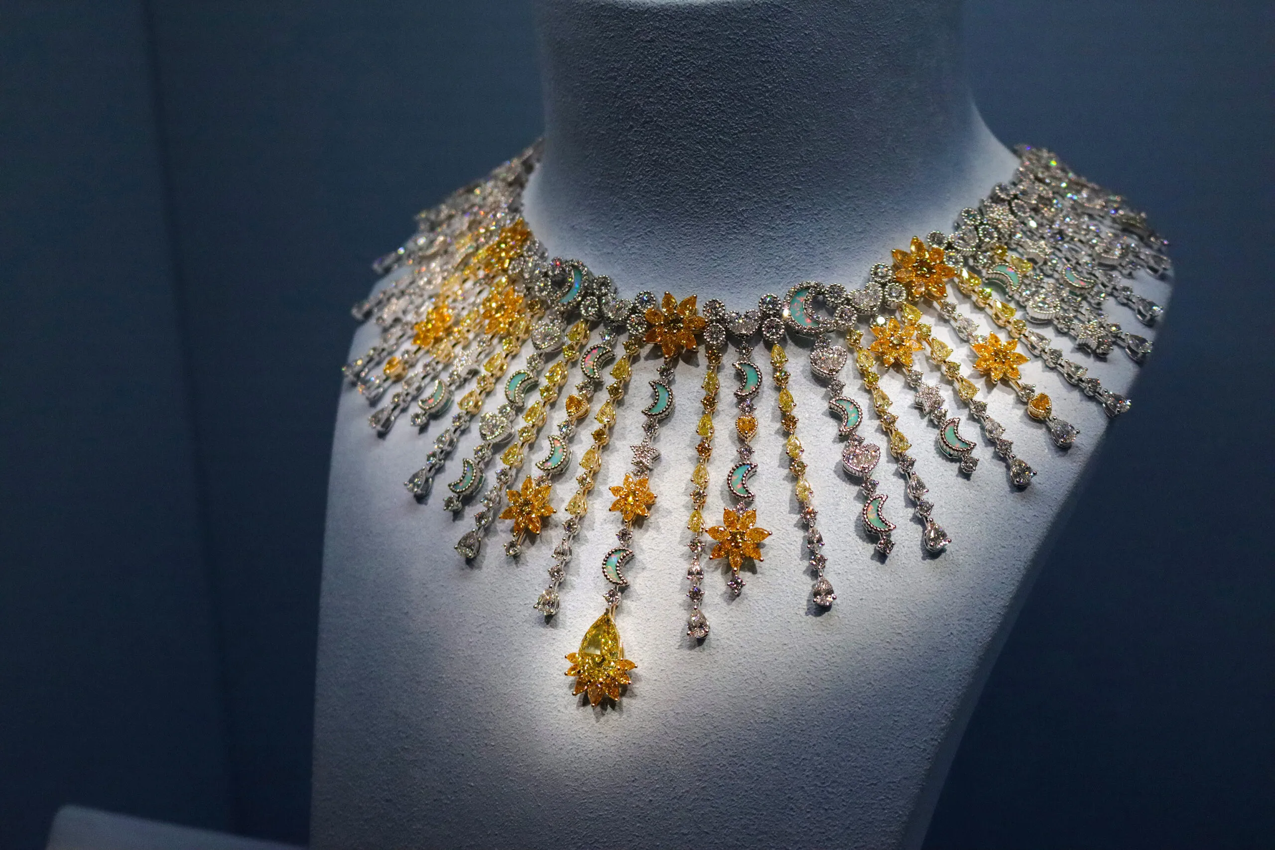 <p>The Dior Joaillerie Soleil Céleste necklace from the Belle Dior High Jewellery collection with a fancy vivid yellow pear-shaped diamond of 5.77 carats</p>
