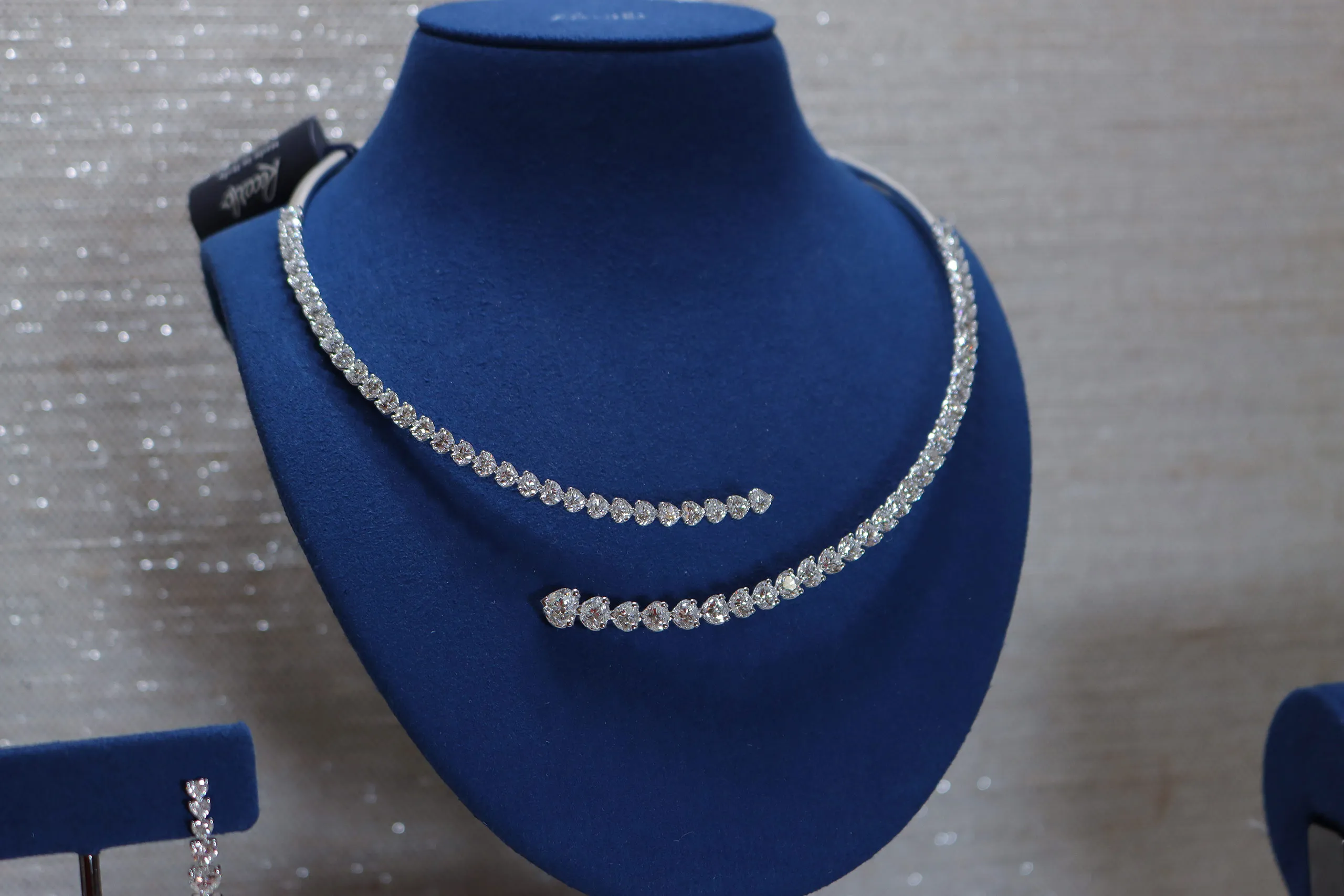 Recarlo Contrarié heart shape diamond necklace in 18k white gold