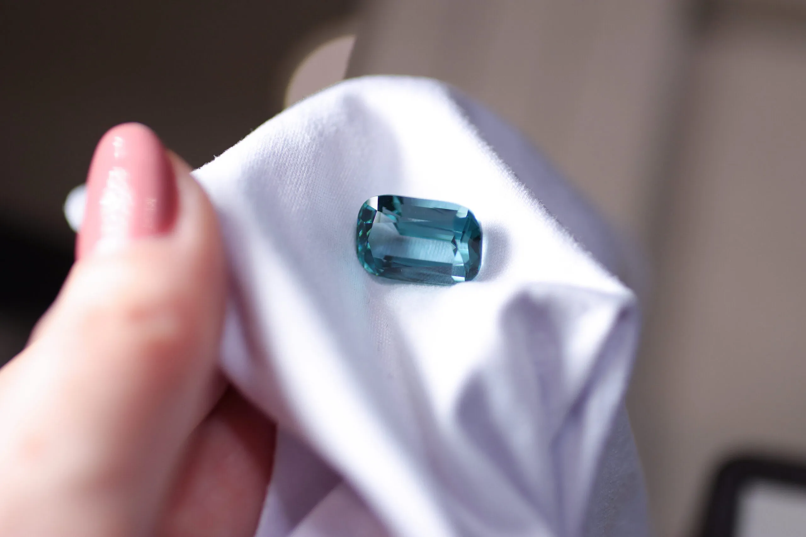 <p>The most common variety of grandidierite is greenish, but this 9.31ct gem has an obvious bluish tone, which is more sought-after by serious collectors<span style="display: inline-block; width: 0px; overflow: hidden; line-height: 0;" data-mce-type="bookmark" class="mce_SELRES_start">﻿</span></p>
