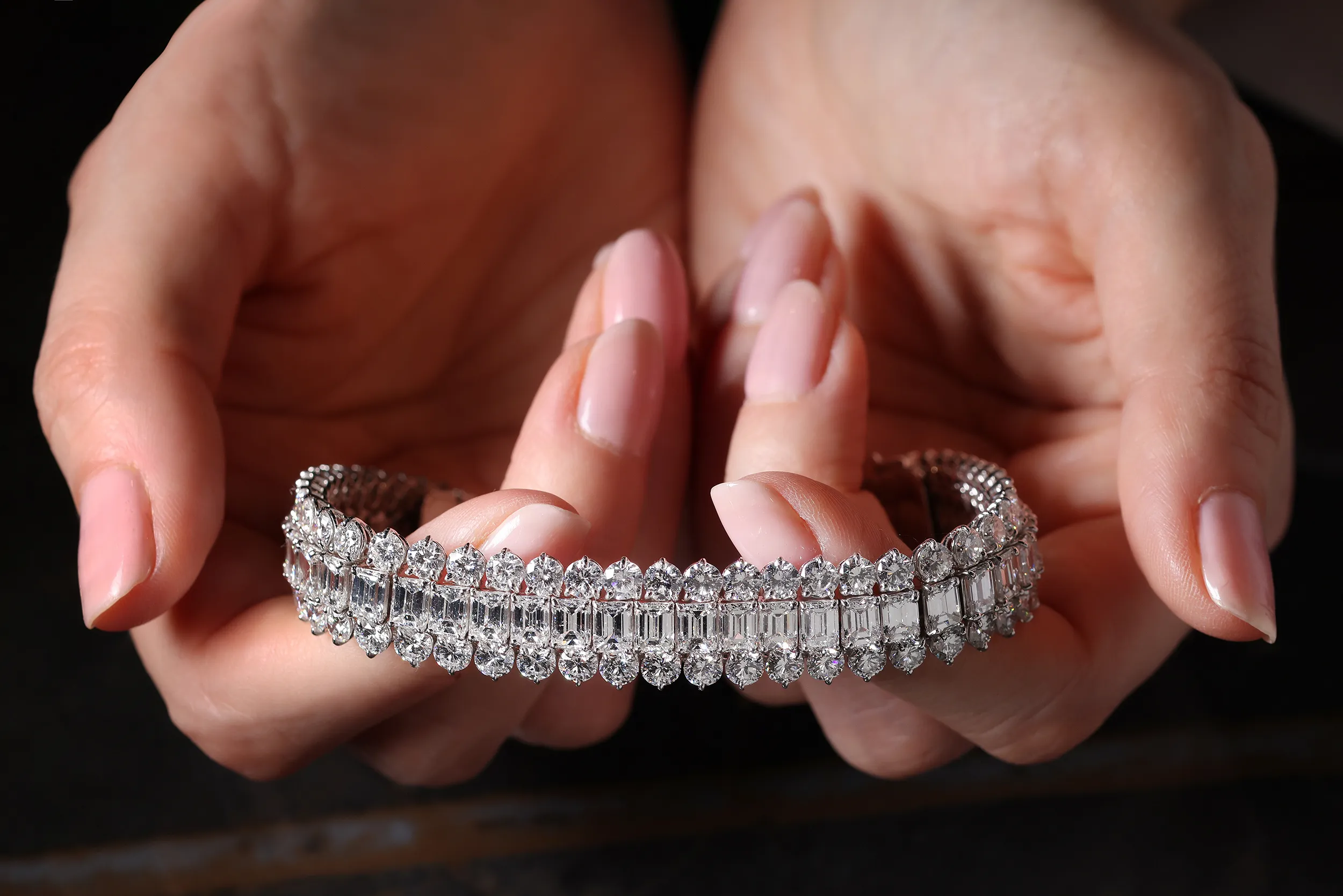 <p>An emerald cut and round diamond high jewellery bracelet by Julius Klein</p>
