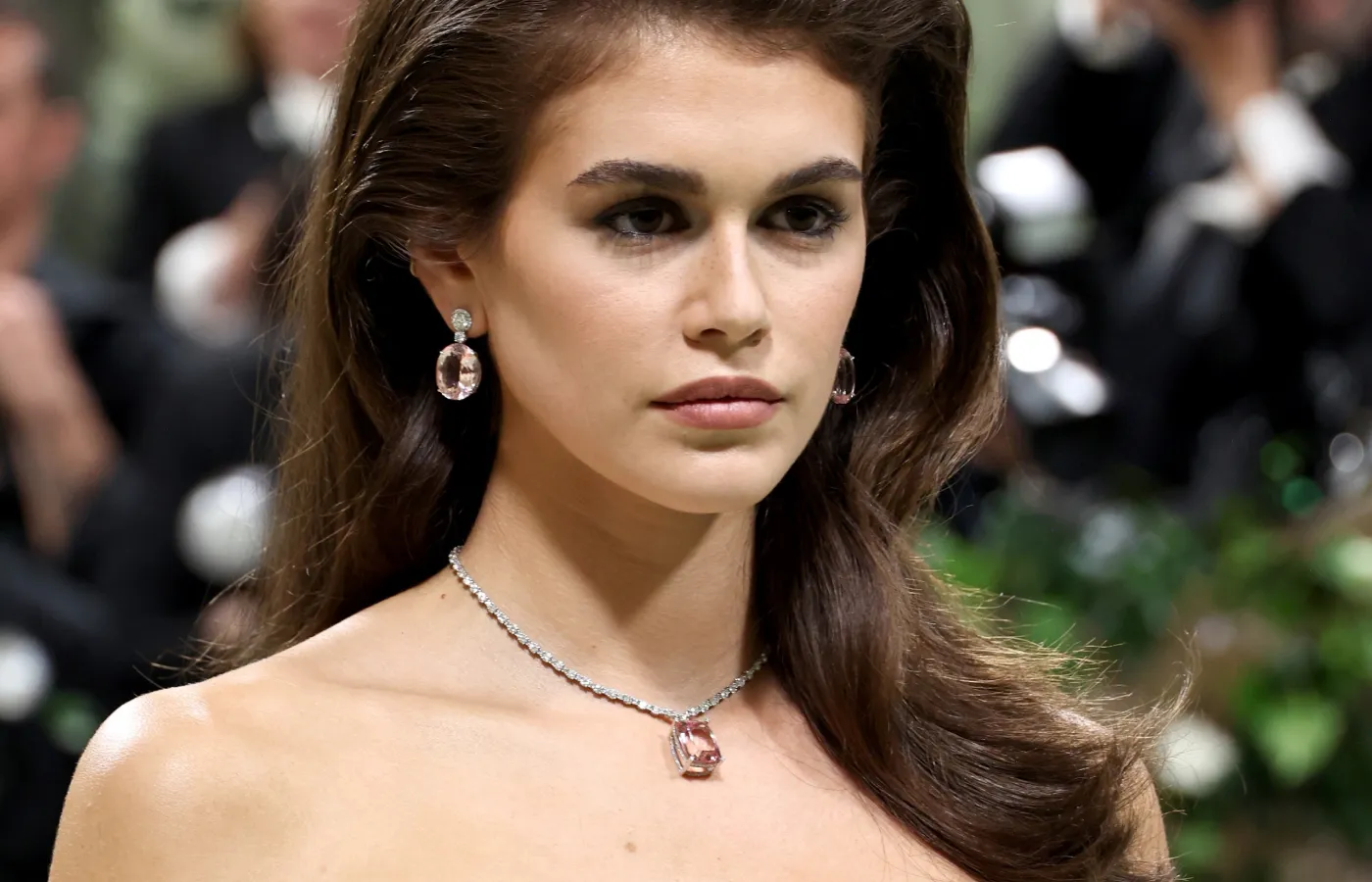 <p>Kaia Gerber attends the Met Gala 2024 wearing a matching suite of Tiffany & Co. jewels set with white diamonds and morganites</p>