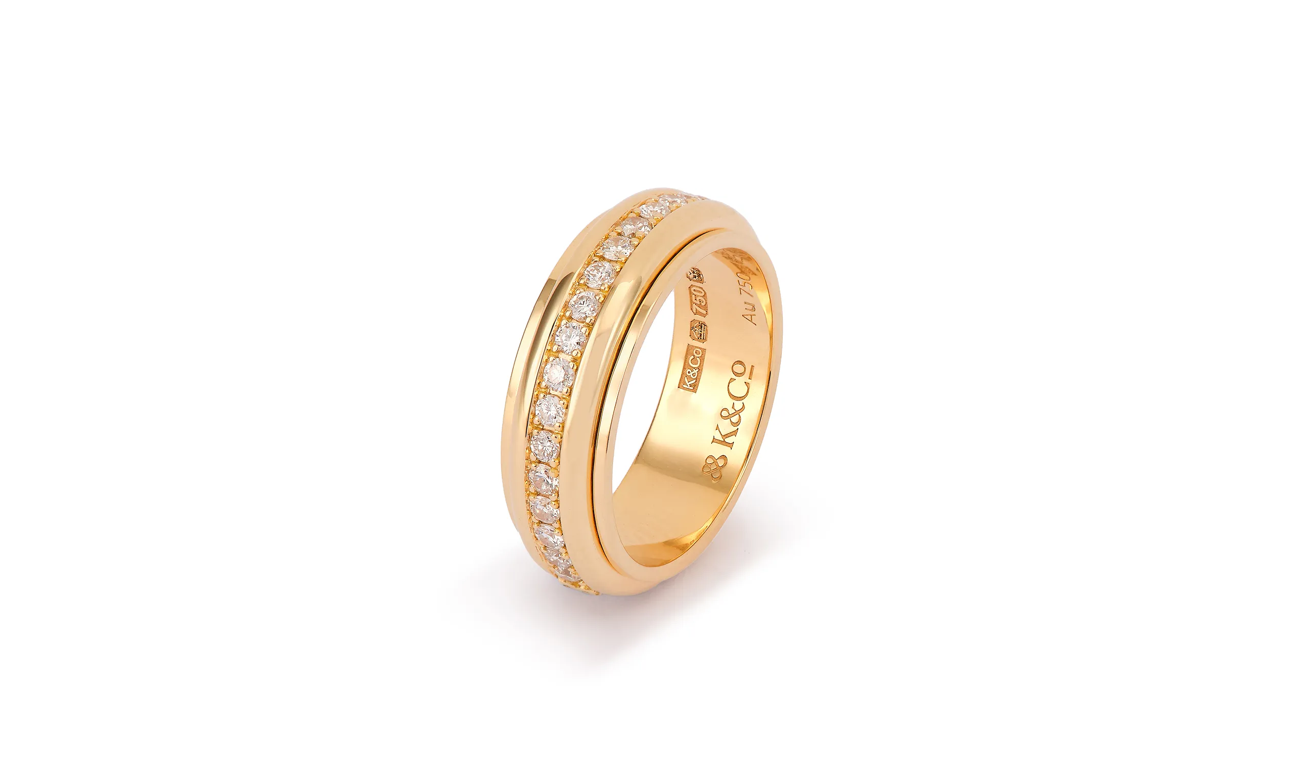 <p>Karina Choudhrie Icon Wish Diamond Pavé ring in 18k yellow gold </p>

