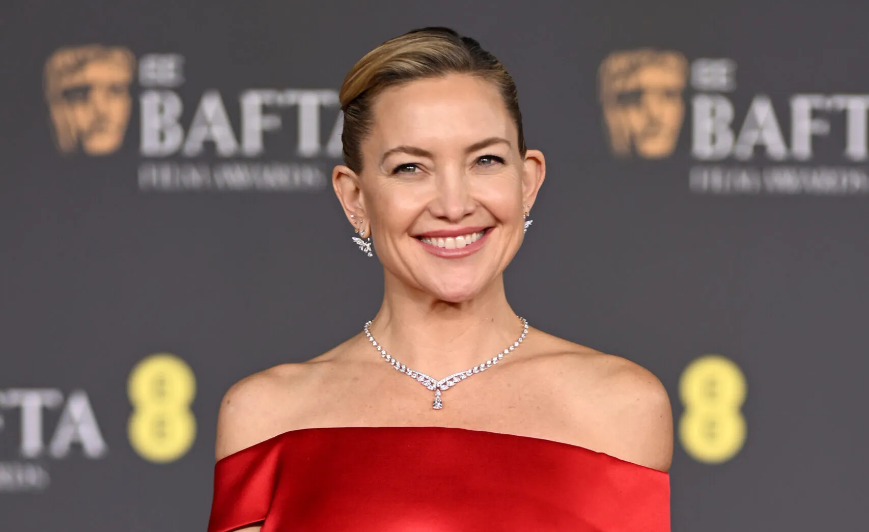 <p>Kate Hudson looked resplendent in the Chaumet Joséphine Valse Impériale necklace and Laurier earrings</p>