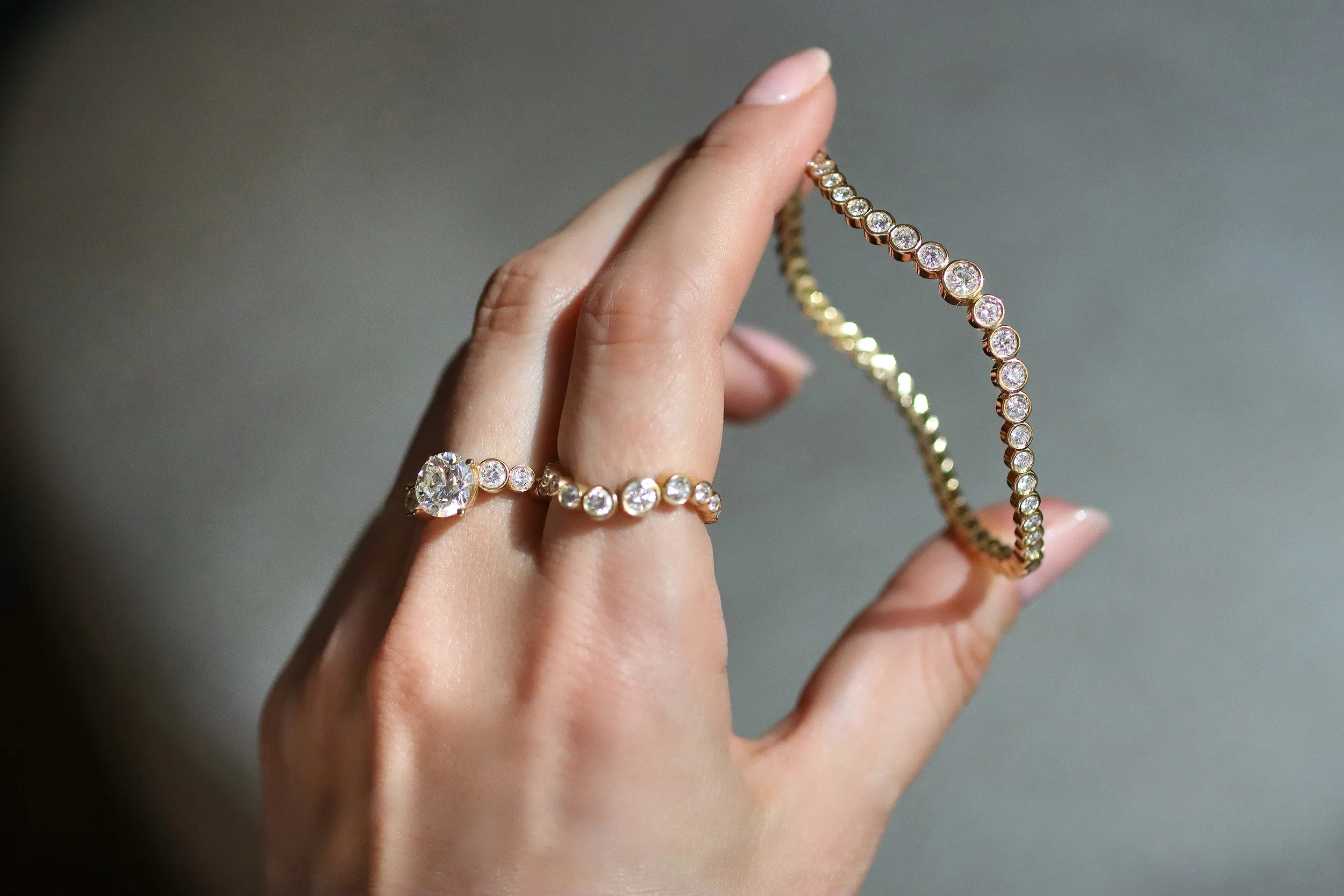 <p>Katerina Perez showcases the Cherituelle Ondine Signature bangle with laboratory-grown diamonds in 18k yellow gold</p>