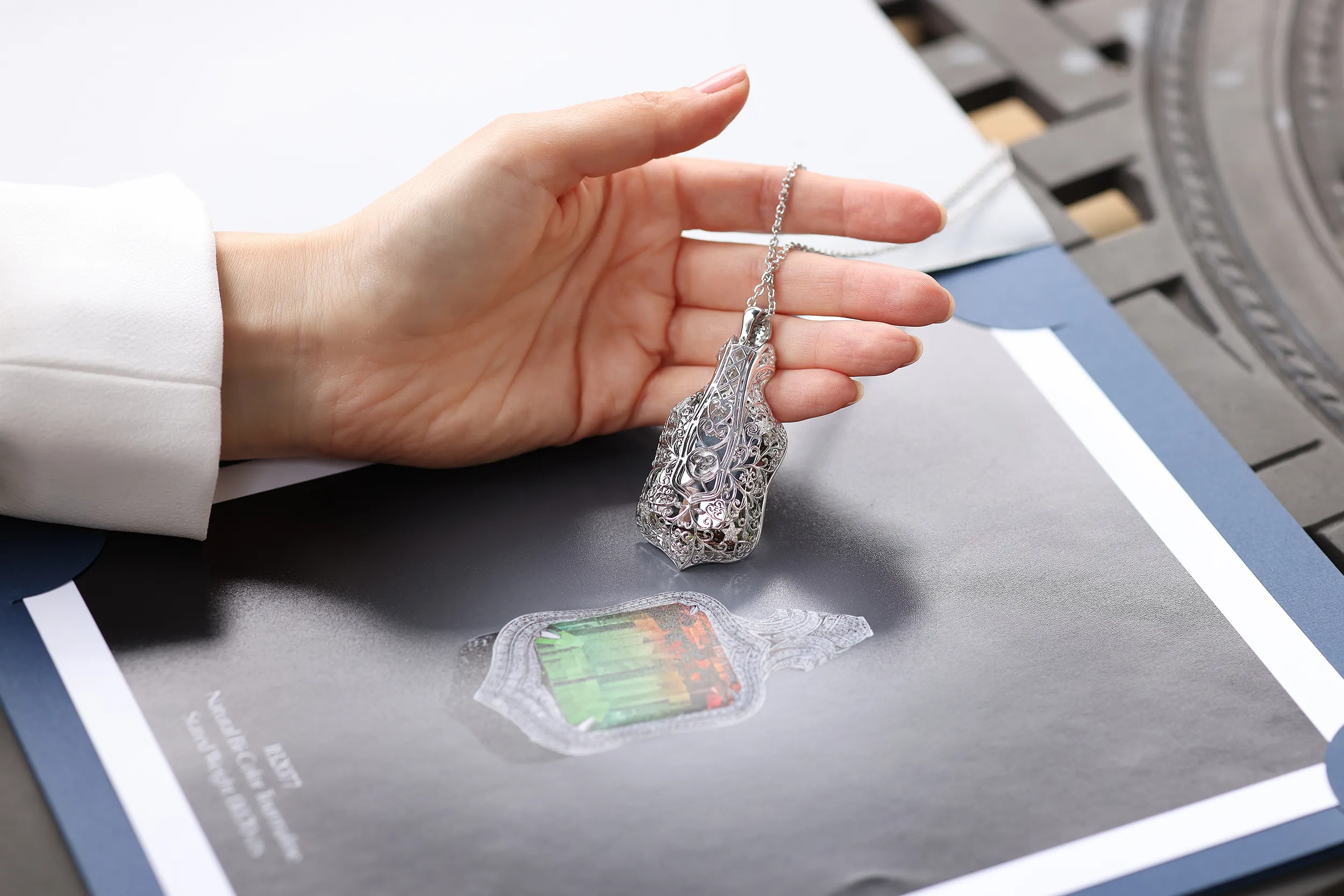 <p>Amit&#8217;s global network enables Chromia to uncover some of the rarest gemstones in the world and set them in one-of-a-kind jewels</p>

