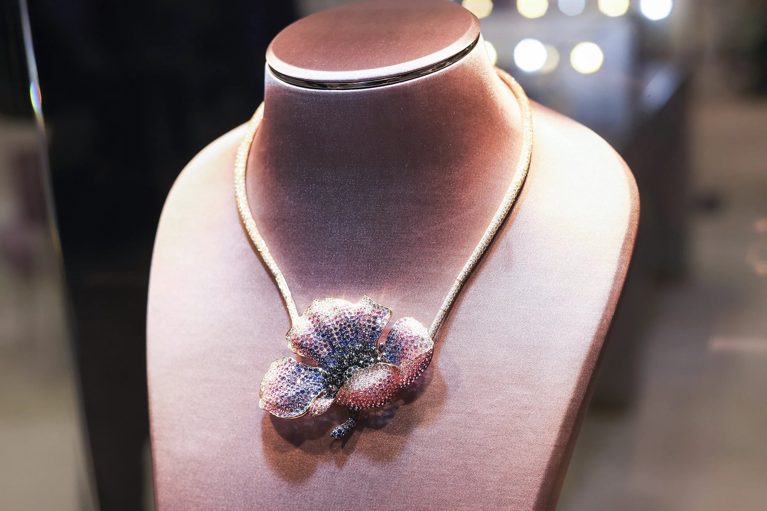 <p>The intricate details of The Poppy Undressed necklace echo the flower’s vibrant hues and delicate charm</p>
