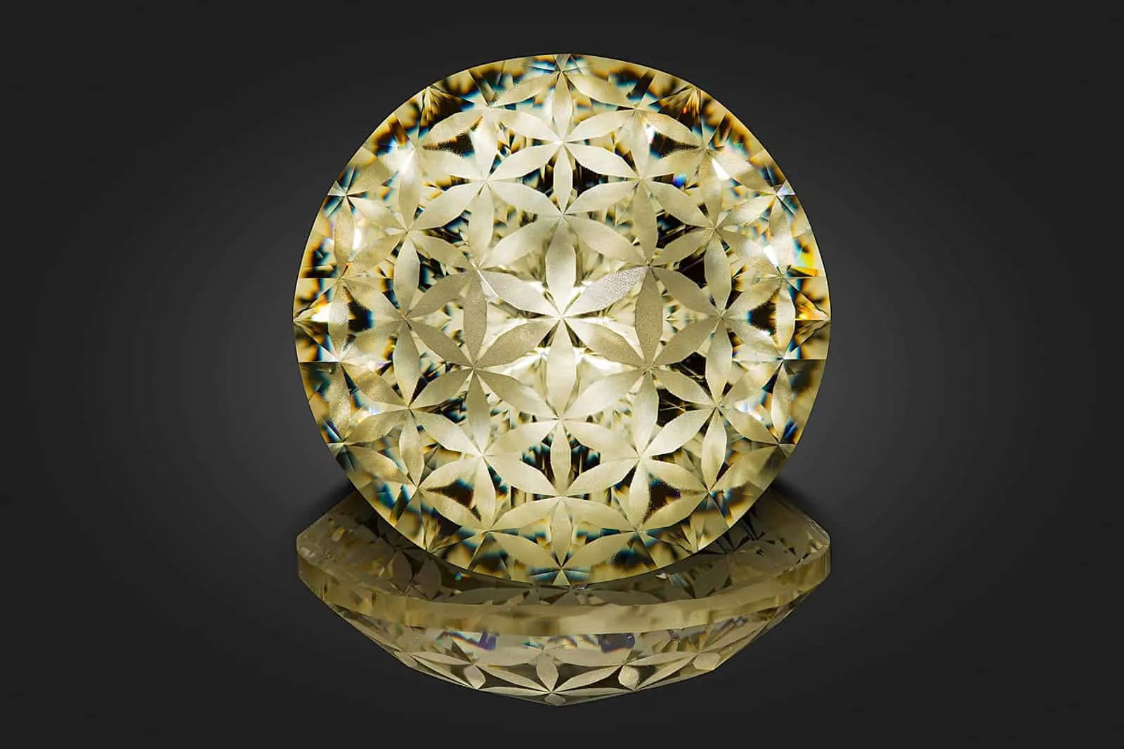 <p>An 88.12 carat cubic zirconia cut by Viktor Tuzlukov</p>