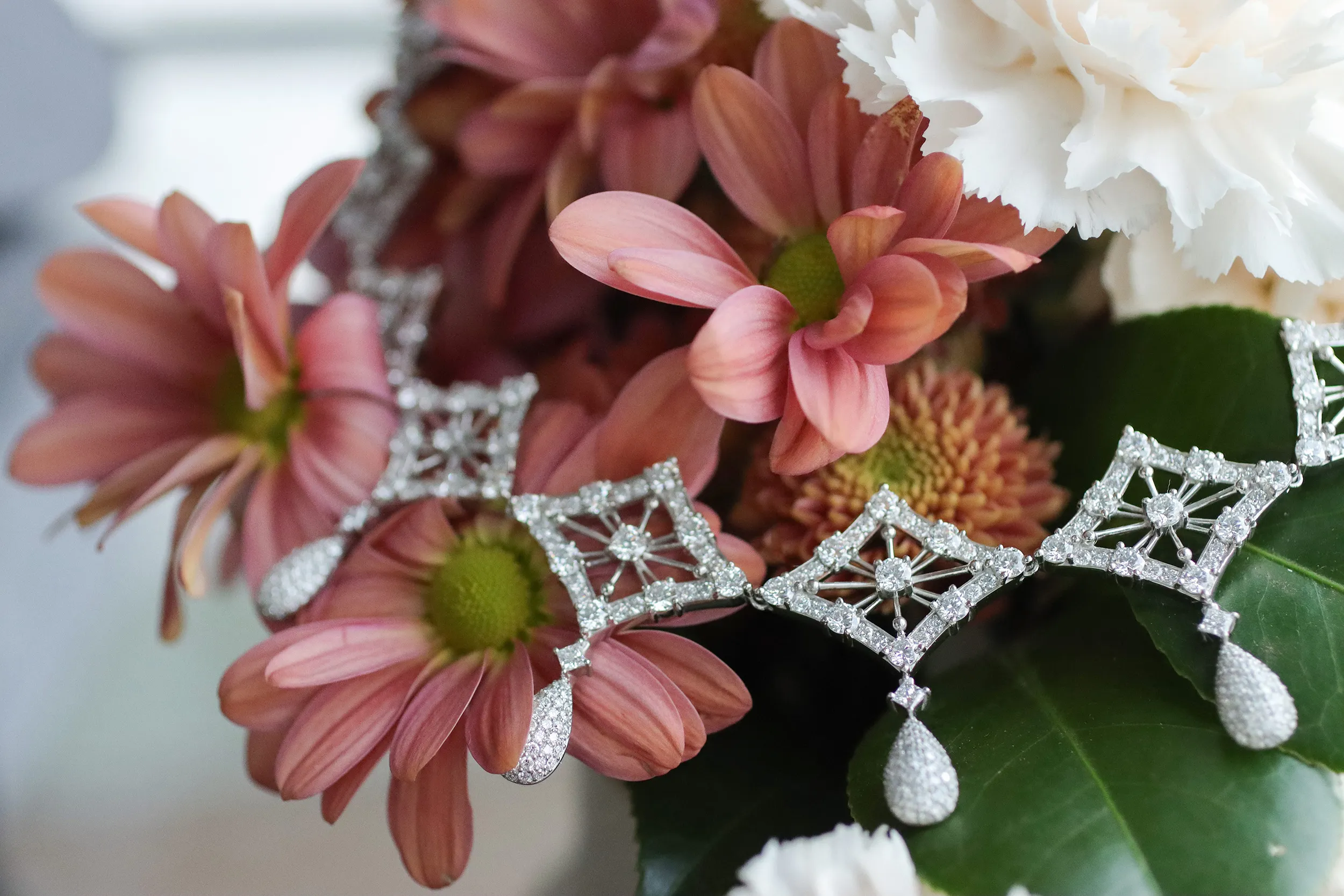 <p><span class="TextRun  BCX0 SCXP15364880" lang="EN-US" xml:lang="EN-US" data-usefontface="false" data-contrast="none"><span class="NormalTextRun  BCX0 SCXP15364880">Close to </span></span><span class="TextRun MacChromeBold  BCX0 SCXP15364880" lang="EN-US" xml:lang="EN-US" data-usefontface="false" data-contrast="none"><span class="NormalTextRun  BCX0 SCXP15364880">900 diamonds were</span></span><span class="TextRun  BCX0 SCXP15364880" lang="EN-US" xml:lang="EN-US" data-usefontface="false" data-contrast="none"><span class="NormalTextRun  BCX0 SCXP15364880"> </span></span><span class="TextRun  BCX0 SCXP15364880" lang="EN-US" xml:lang="EN-US" data-usefontface="false" data-contrast="none"><span class="NormalTextRun  BCX0 SCXP15364880">meticulously set by master artisans, each placed to trace </span></span><span class="TextRun  BCX0 SCXP15364880" lang="EN-US" xml:lang="EN-US" data-usefontface="false" data-contrast="none"><span class="NormalTextRun  BCX0 SCXP15364880">the fluid geometry of a garden seen from above</span></span></p>
