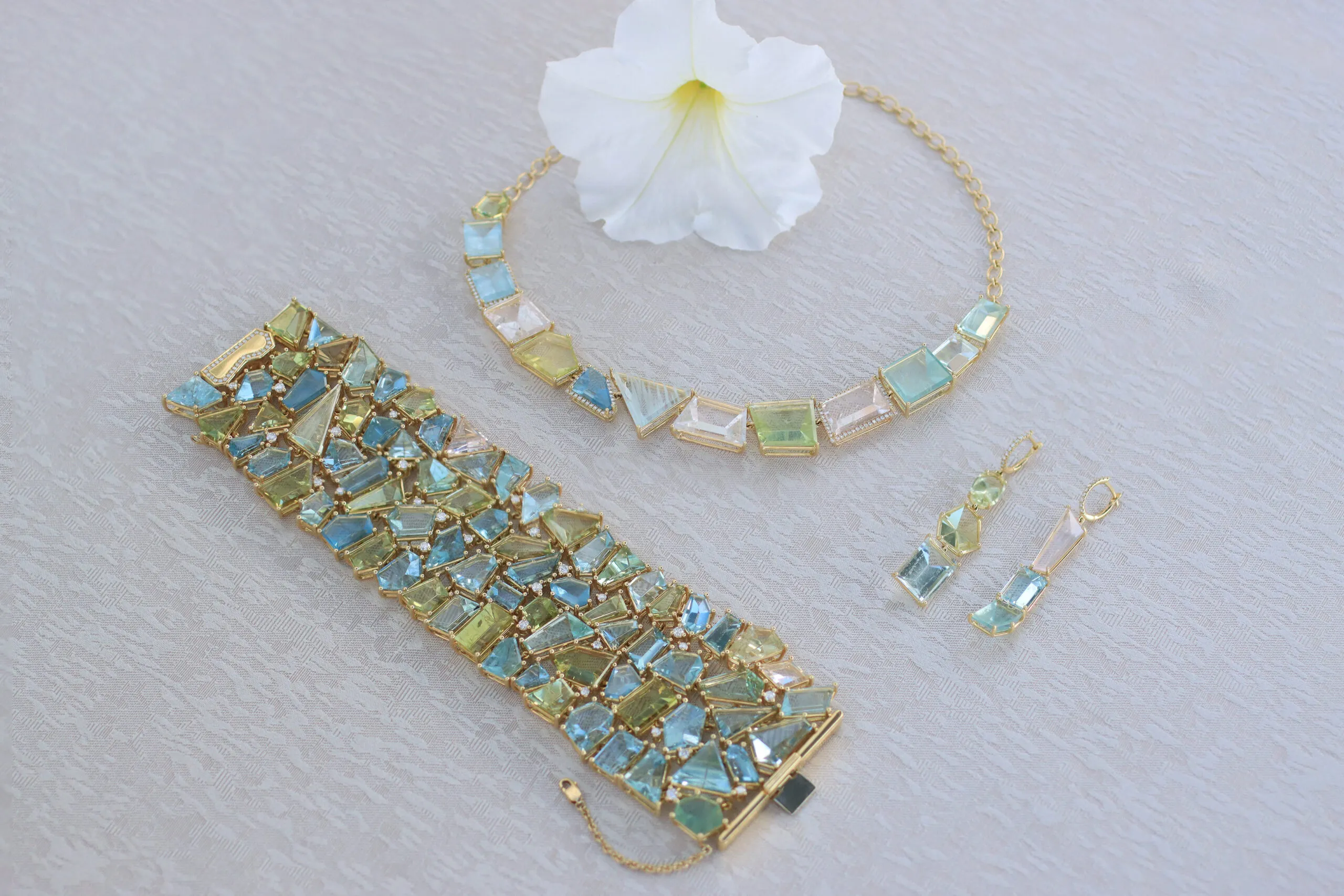 <p>Pieces in the Lisa Nik Sparkling Mermaid collection, including a necklace, pair of earrings and a bracelet with pastel coloured beryls in 18k yellow gold </p>
