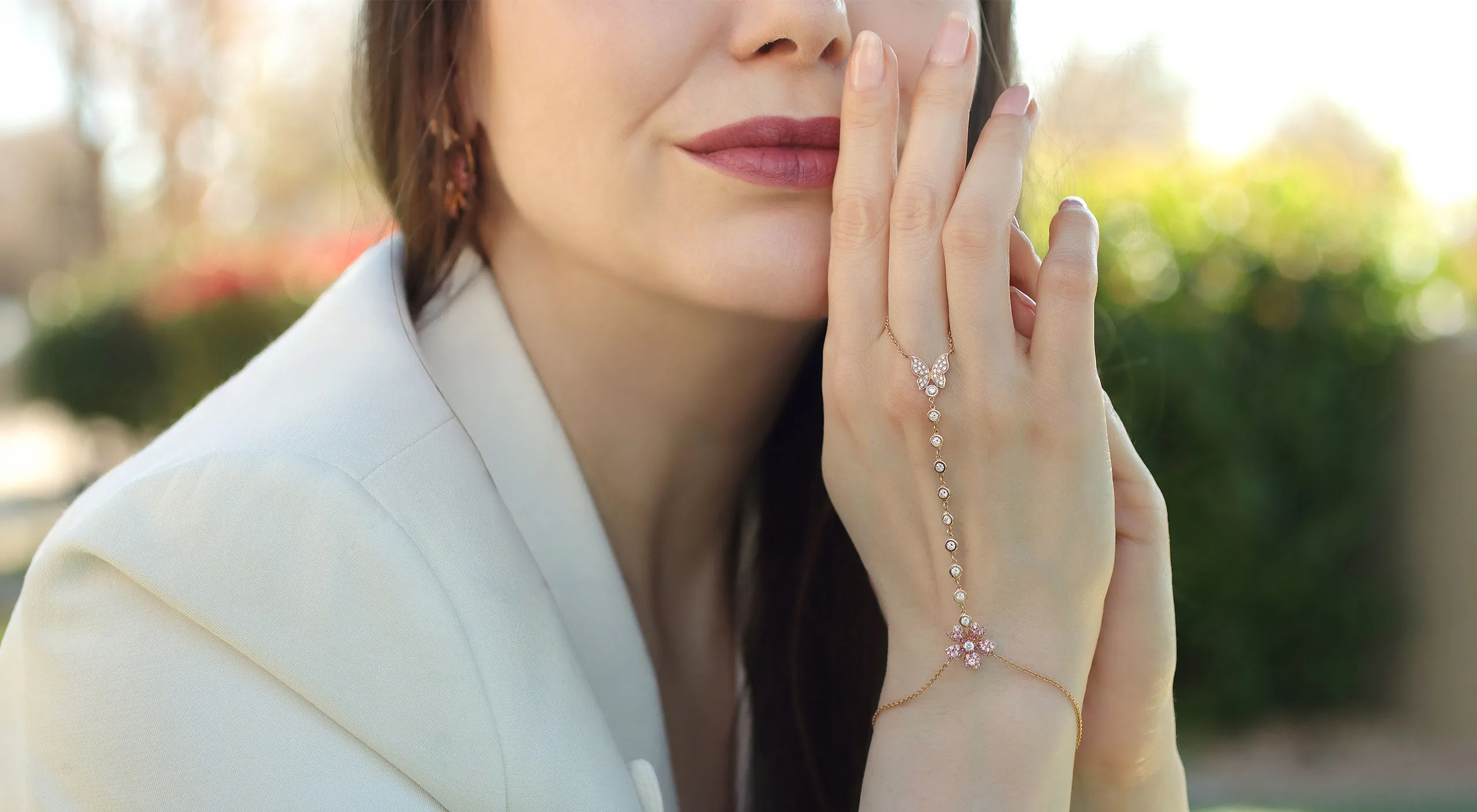 <p>Lisa Nik Flower and Butterfly hand chain from the Rainbow collection, set with pink sapphires and diamonds in 18k rose gold</p>
