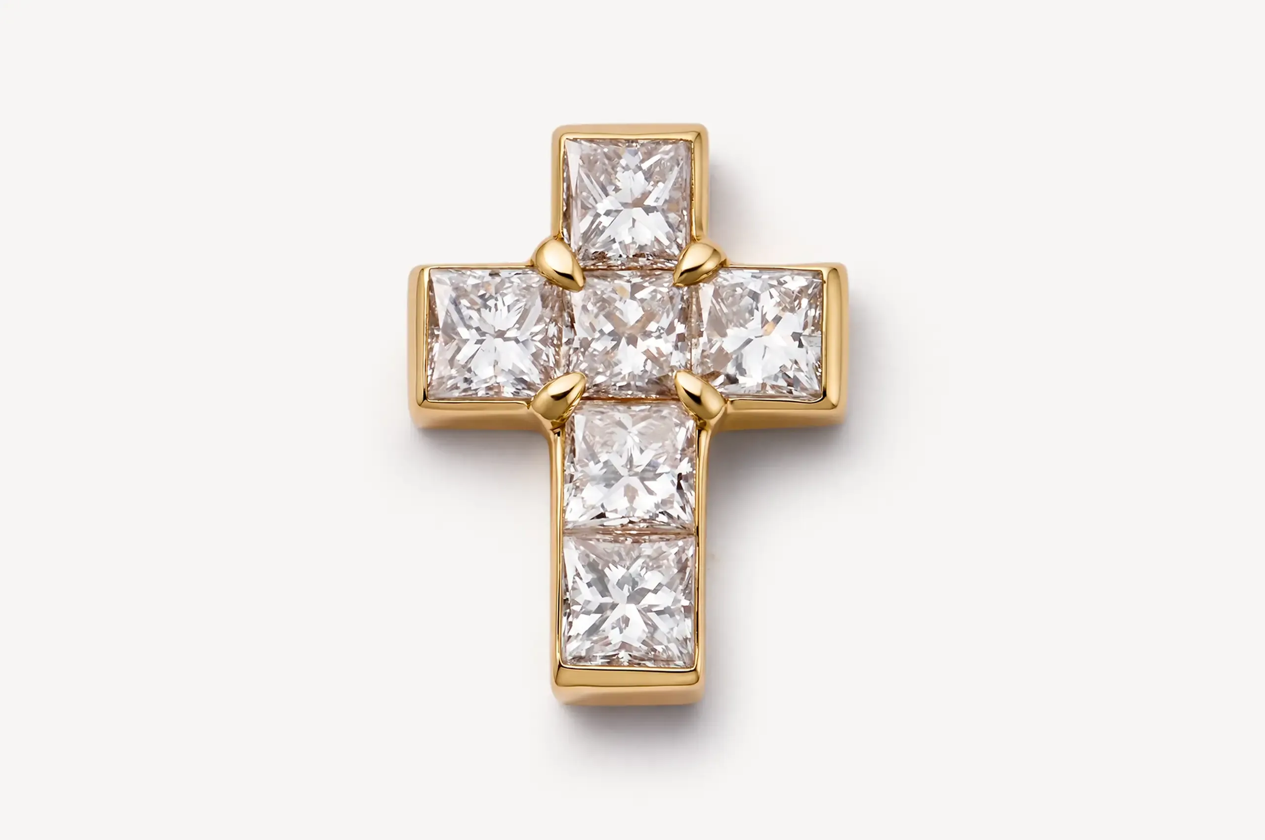 Each diamond is a natural F colour stone, individually selected for its brightness and clear, luminous appearance.