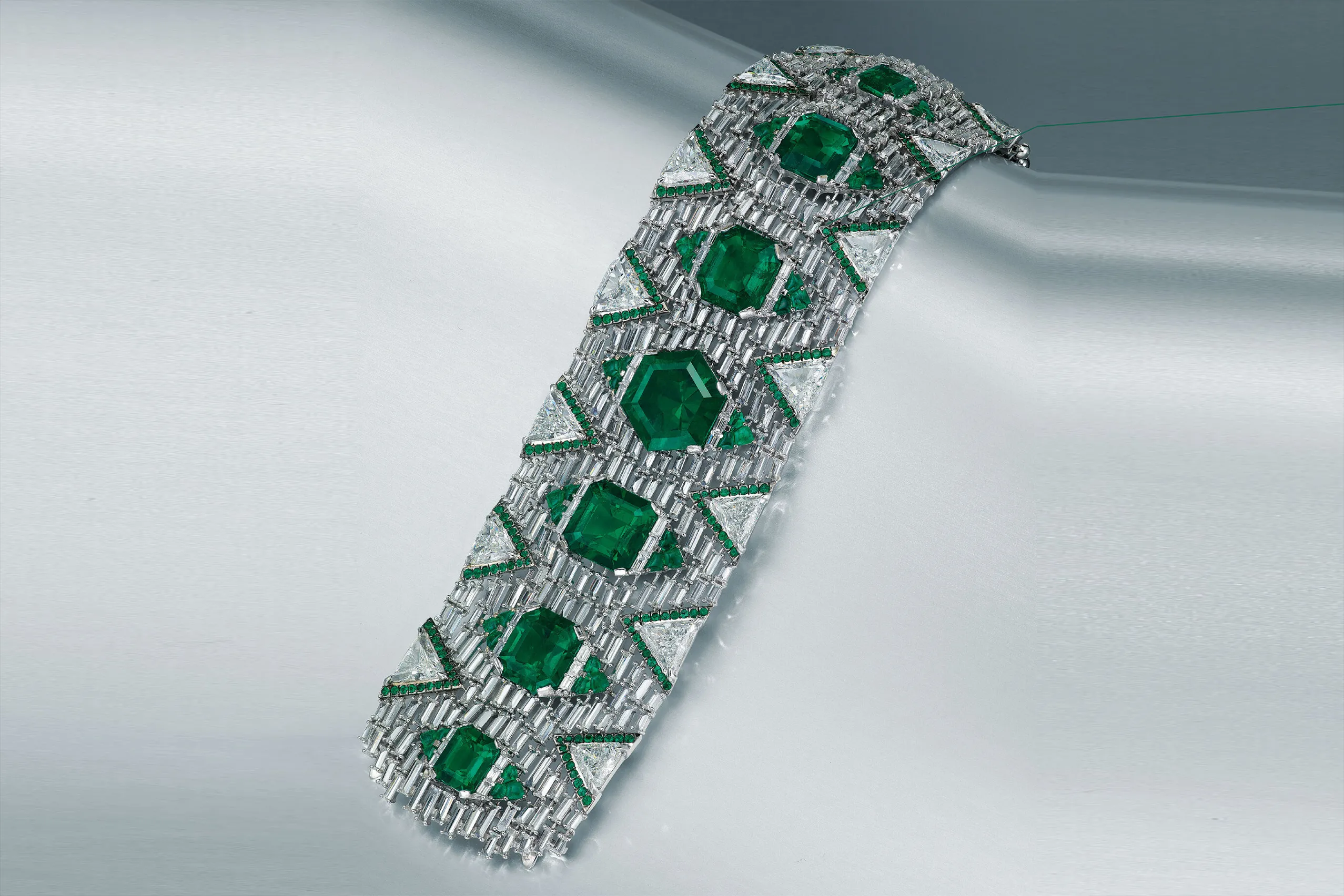 <p>Magnificent emerald and diamond bracelet by Boghossian</p>