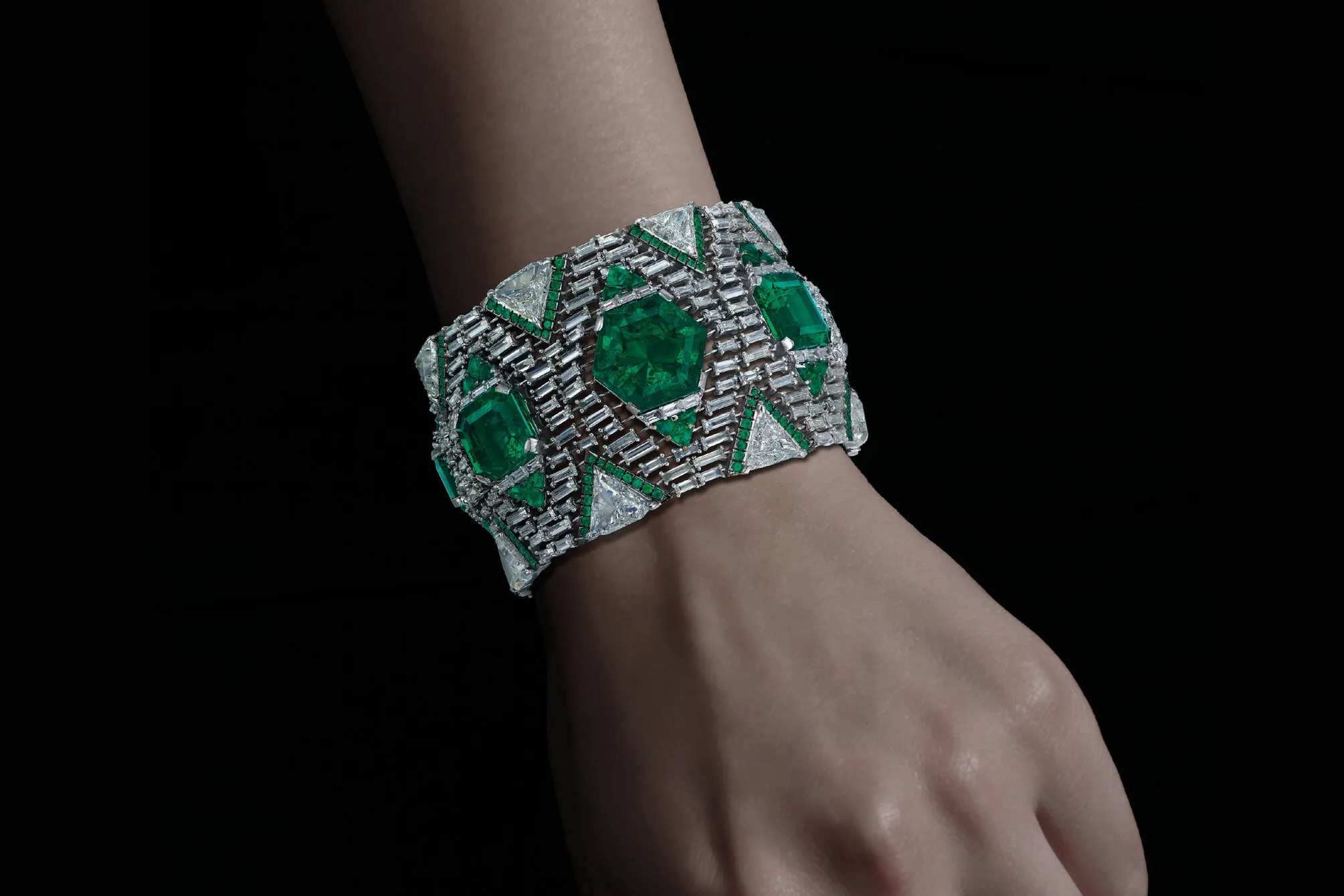 <p>Magnificent emerald and diamond bracelet by Boghossian</p>