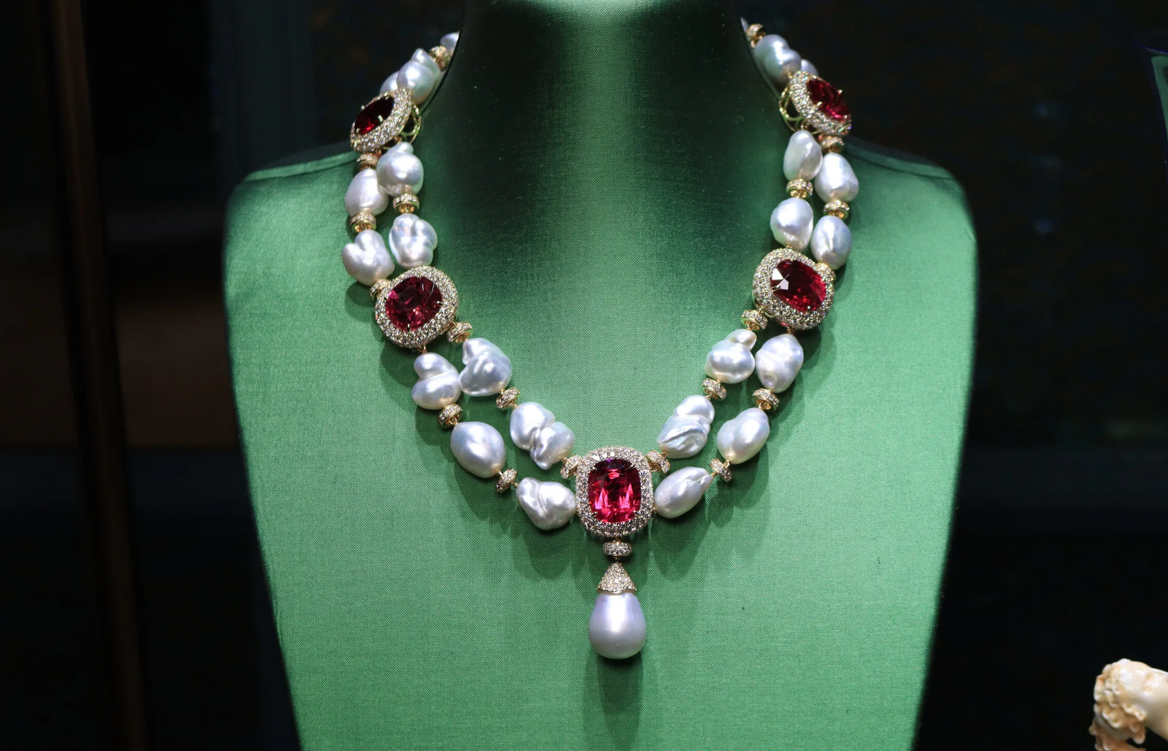 <p>Margot McKinney Rose of the Sea collier with 86.20 carats of rubellites, keshi pearls, an Australian South Sea baroque pearl drop and diamonds set in 18k yellow gold </p>
