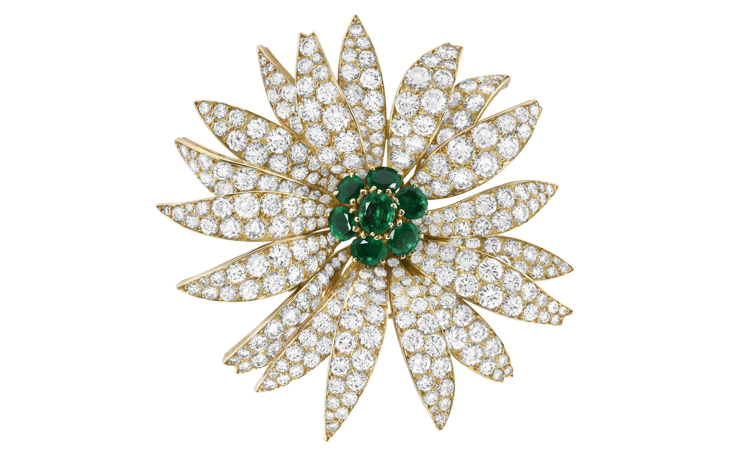 <p>Van Cleef & Arpels Marguerite clip with diamonds and emeralds in white, yellow and rose gold (c. 1964) to be presented at TEFAF Maastricht 2025</p>