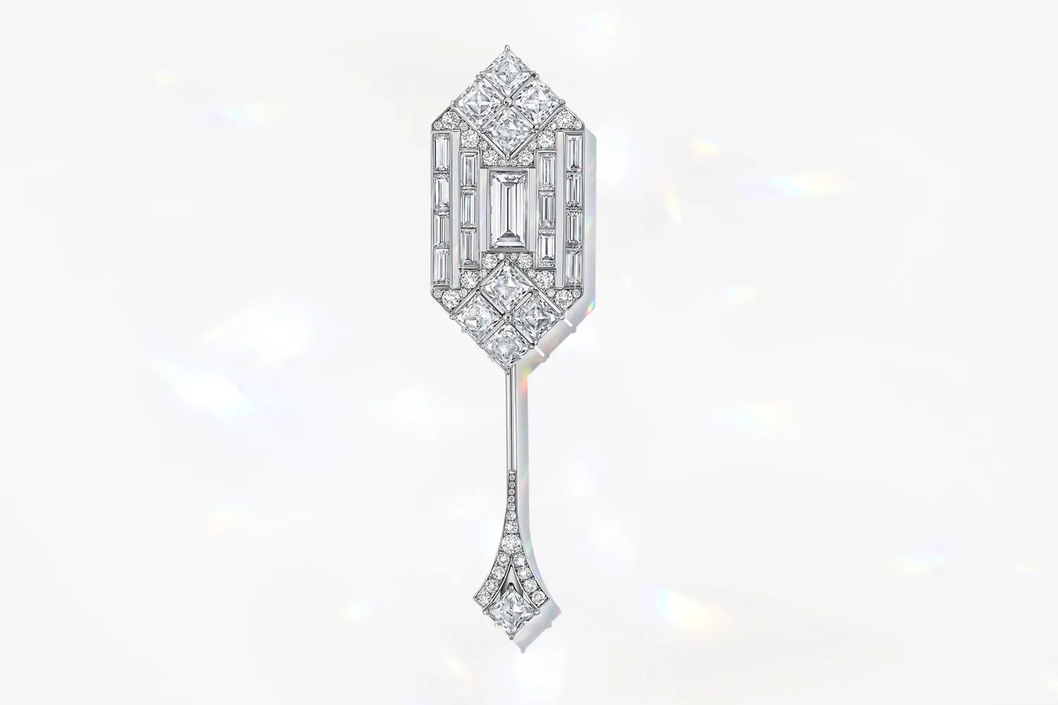 <p>Martin Katz Art Deco-inspired lapel pin with French-cut, baguette-cut and micro-set diamonds ©martinkatzjewels</p>
