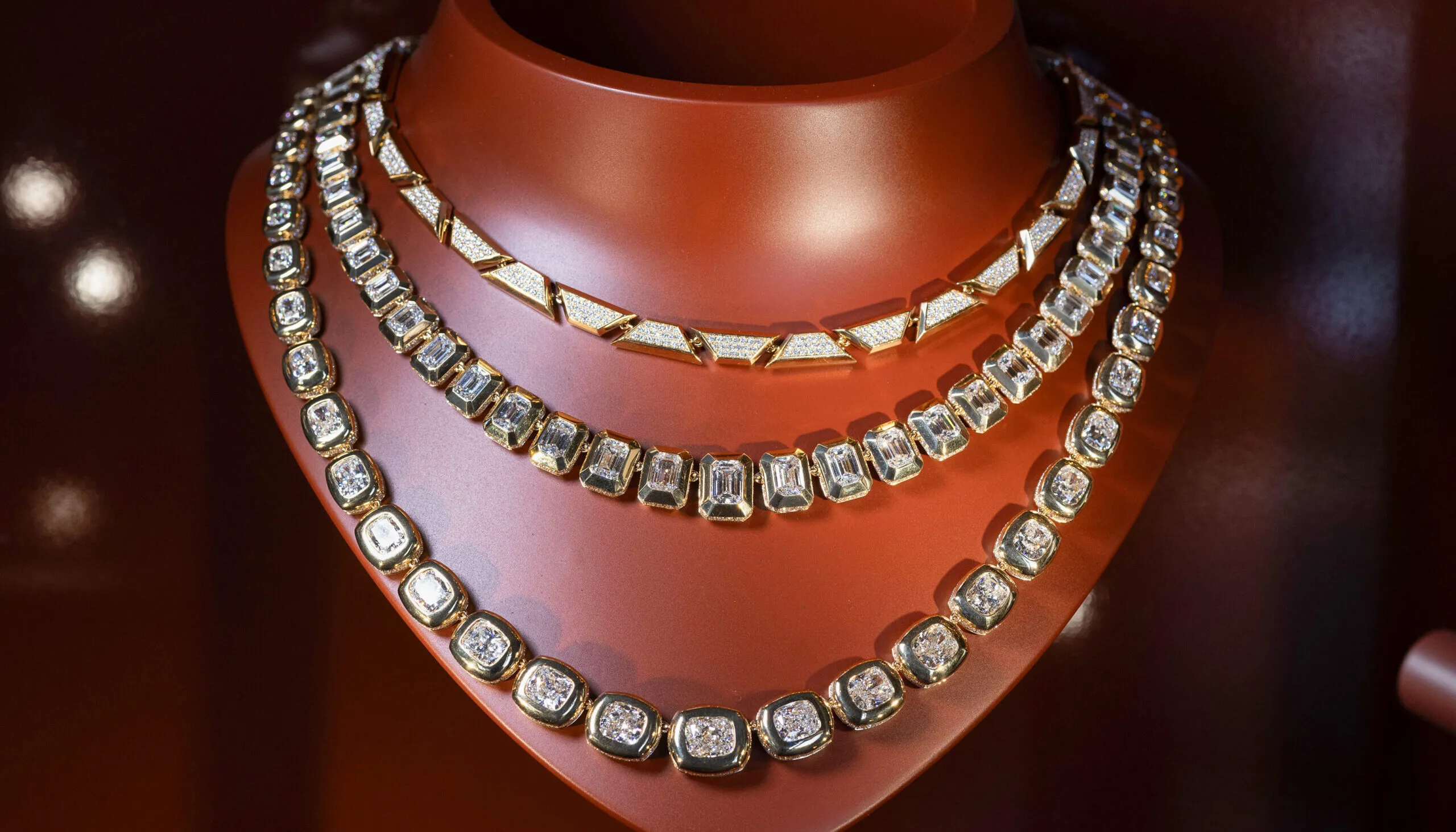<p>Messika Savane necklace with white diamonds in 18k yellow gold from the Terres d’Instinct High Jewellery collection</p>
