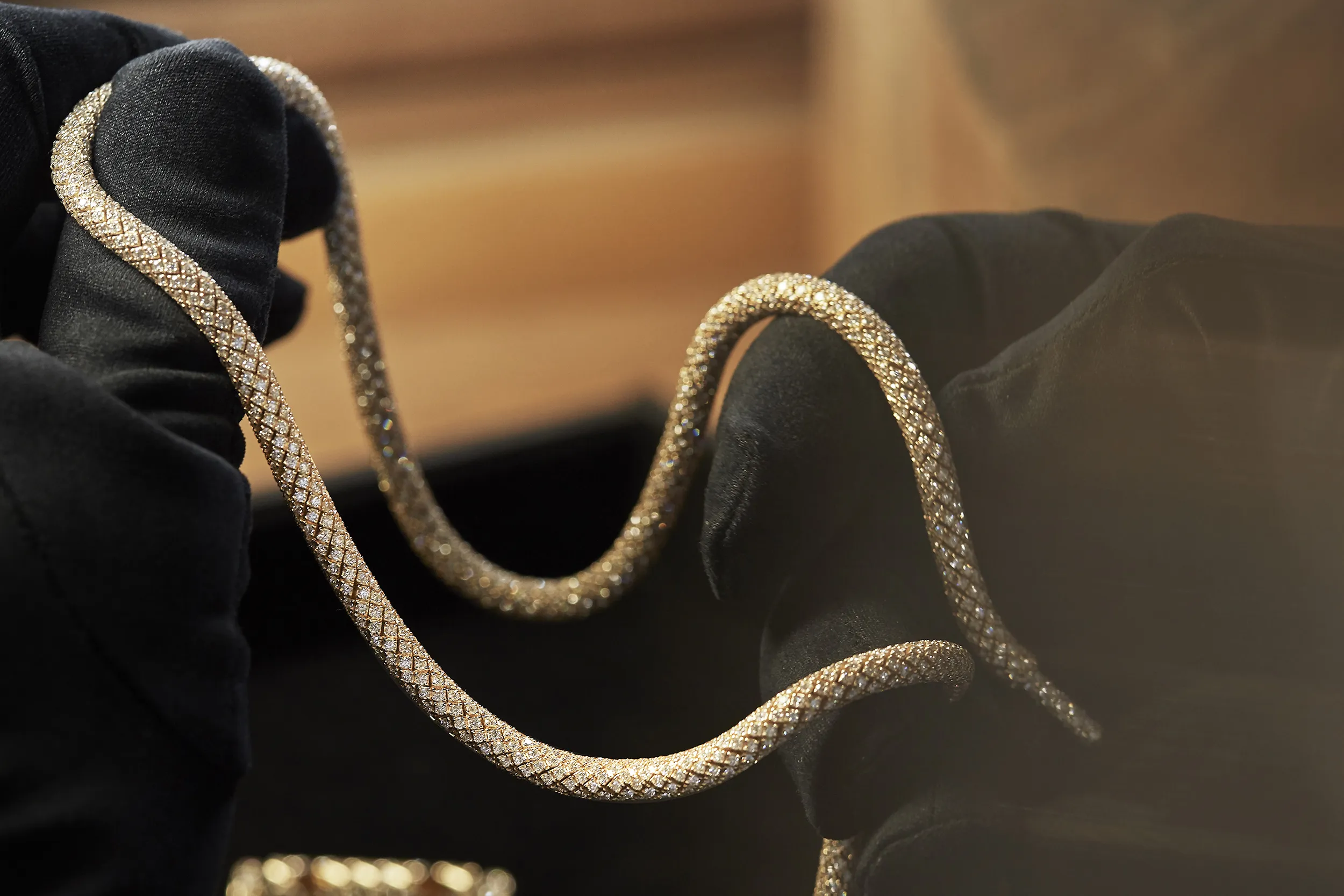 <p>The incredible flexibility of the Nouvel Héritage Latch XL High Jewellery necklace was achieved using innovative precious metal additive manufacturing, requiring more than 18-months of fine tuning by a team of skilled engineers</p>