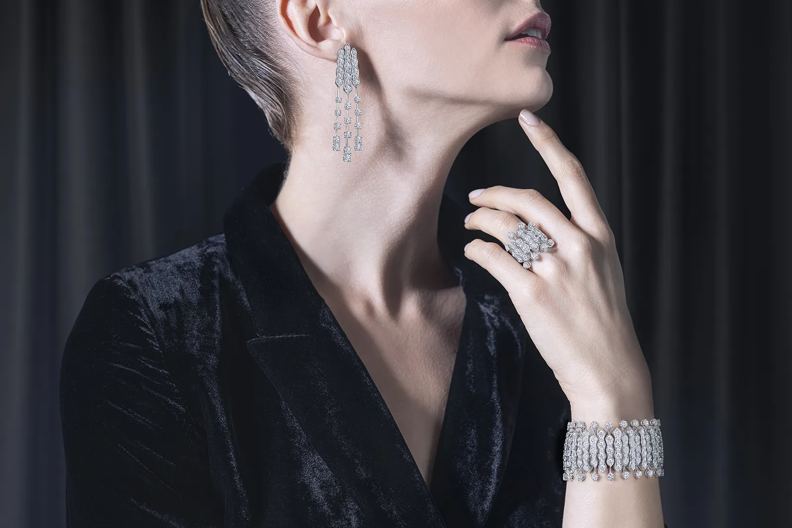 <p>A model wears the Picchiotti Waves suite from the Picchiotti Classics collection with round brilliant-cut diamonds set in 18k white gold </p>
