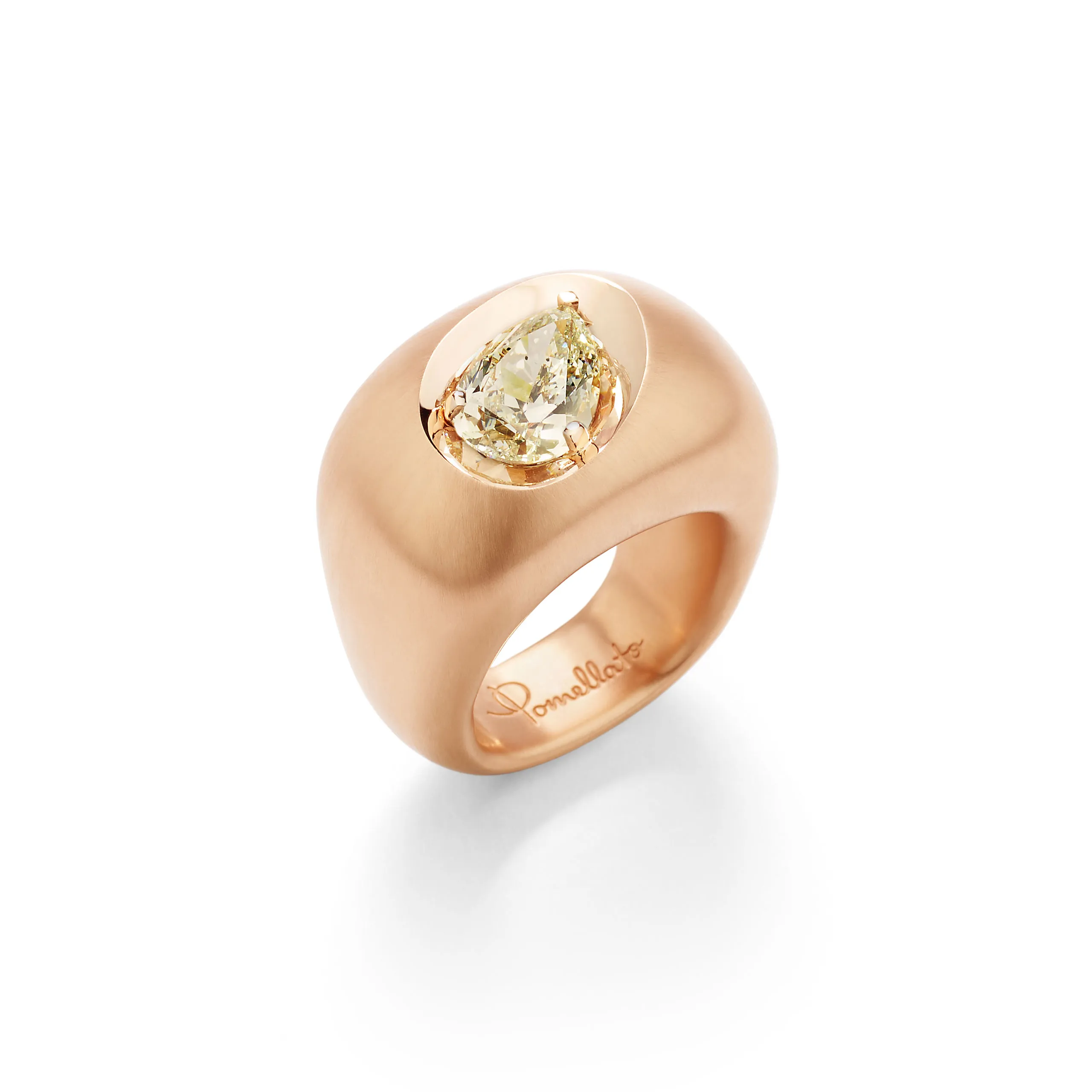 Pomellato Stile Libero Note di Luce ring in 18k white gold with a diamond.