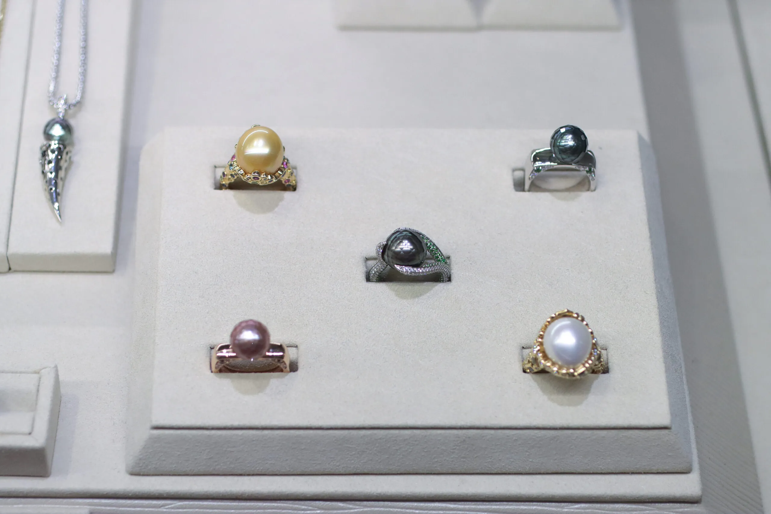 <p>A selection of pearl cocktail rings offered by Palm Beach Gems by Nicole</p>