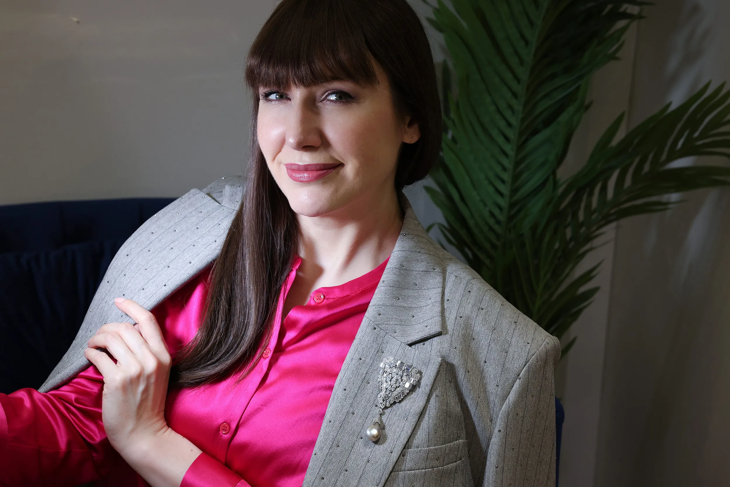 <p>Katerina wears an Art Deco-inspired natural pearl and diamond brooch by Pearl Biography</p>
