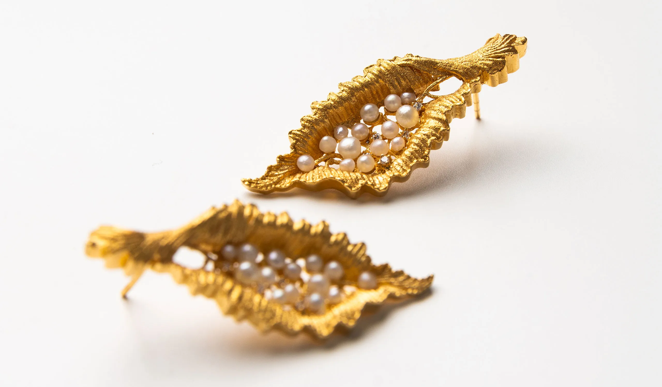 <p>Pearl Biography earrings in 21k yellow gold, set with natural Bahraini pearls</p>
