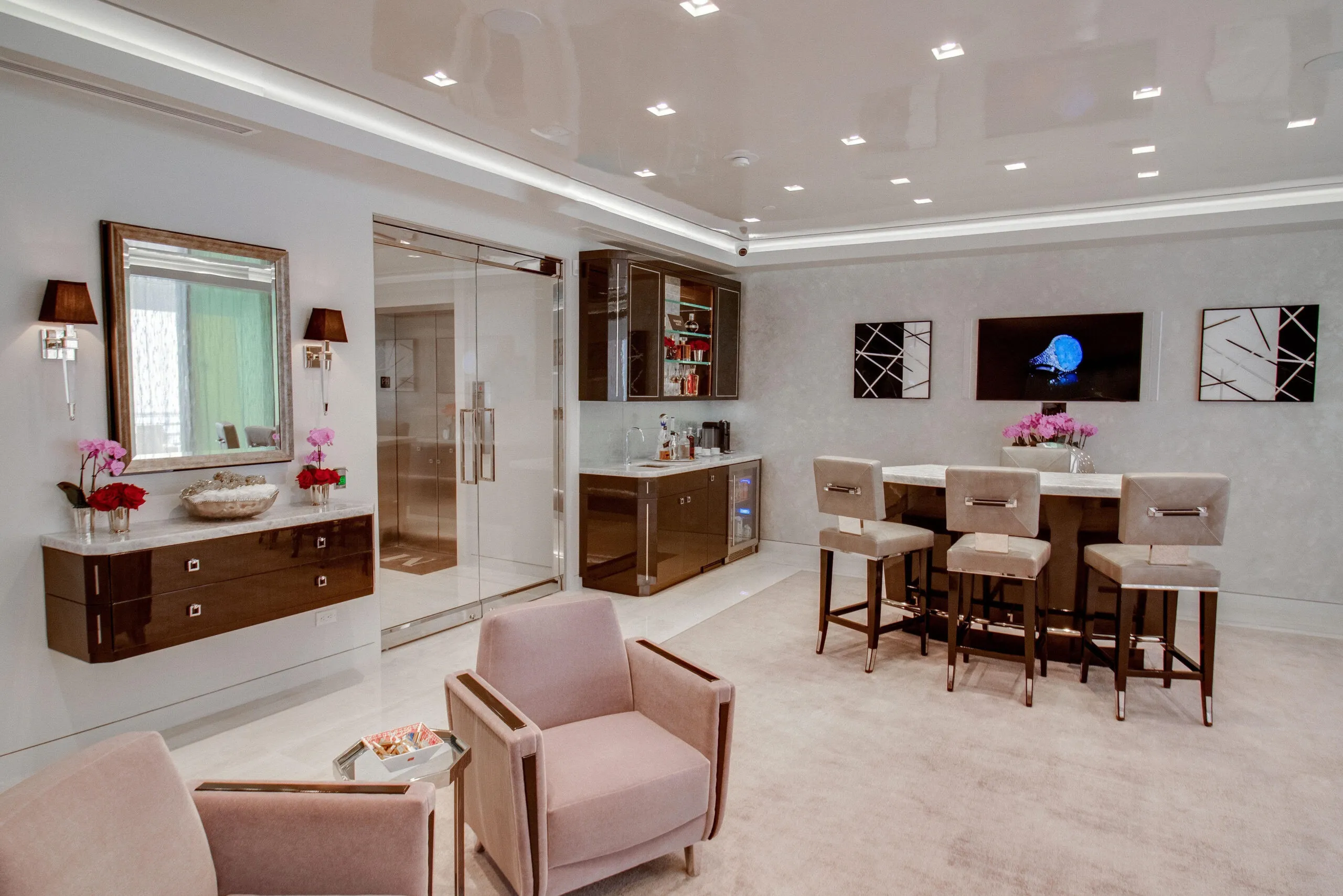 <p>Martin Katz&#8217;s private Beverly Hills appointment space, known as the Penthouse, has a subtle Art Deco aesthetic that&#8217;s inspired by the &#8216;Golden Age&#8217; of Hollywood ©martinkatzjewels</p>
