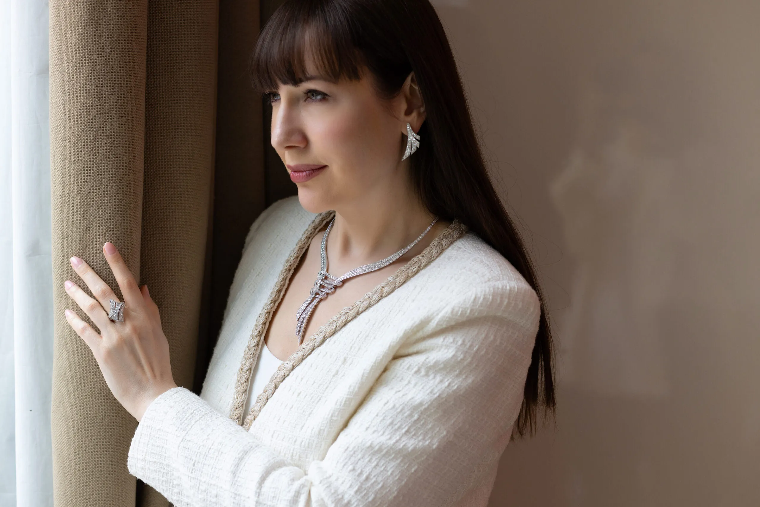 <p>The necklace falls in two elongated ribbons gathered by curved diamond loops, creating the impression that the diamonds are laced upon the décolletage</p>
