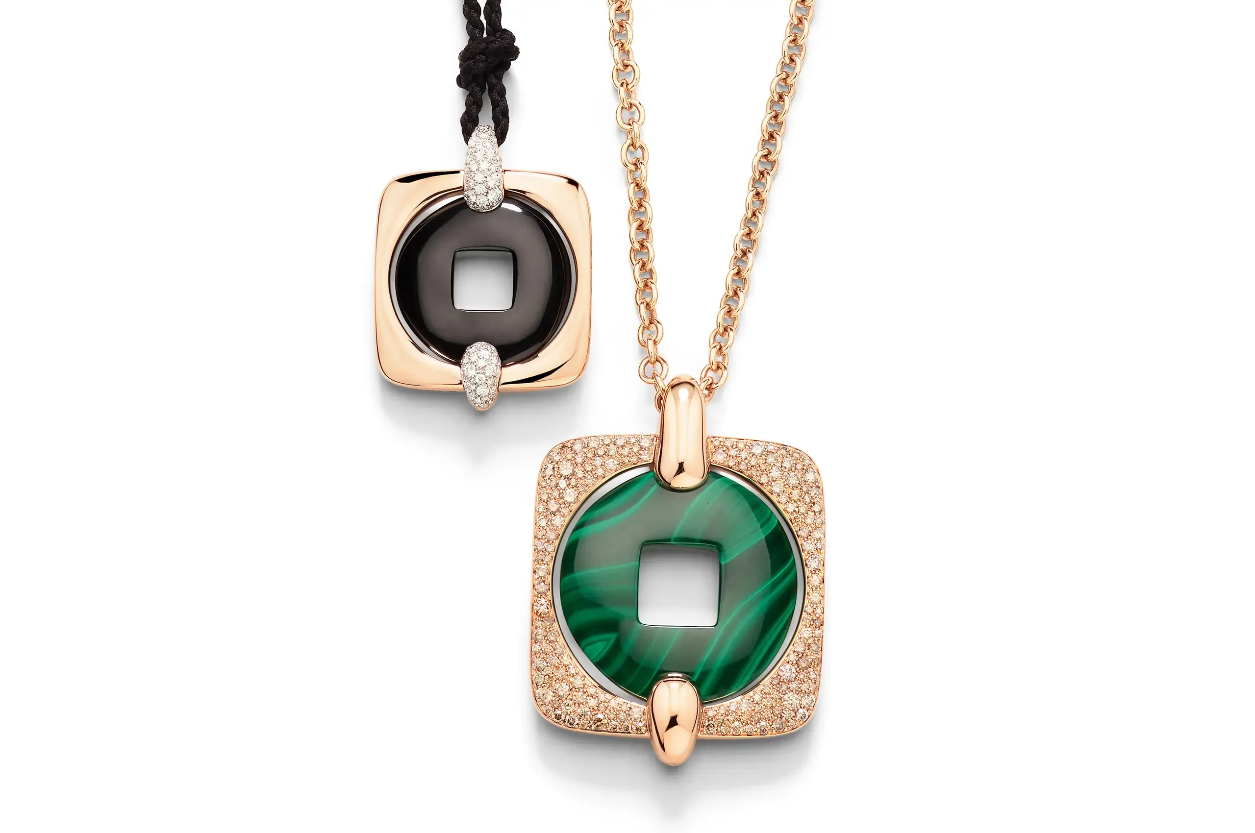 The Moneta Orientale collection unfolds across 33 combinations of hardstones and pavé, transforming a single symbolic form into a richly varied study of colour, texture and meaning.
