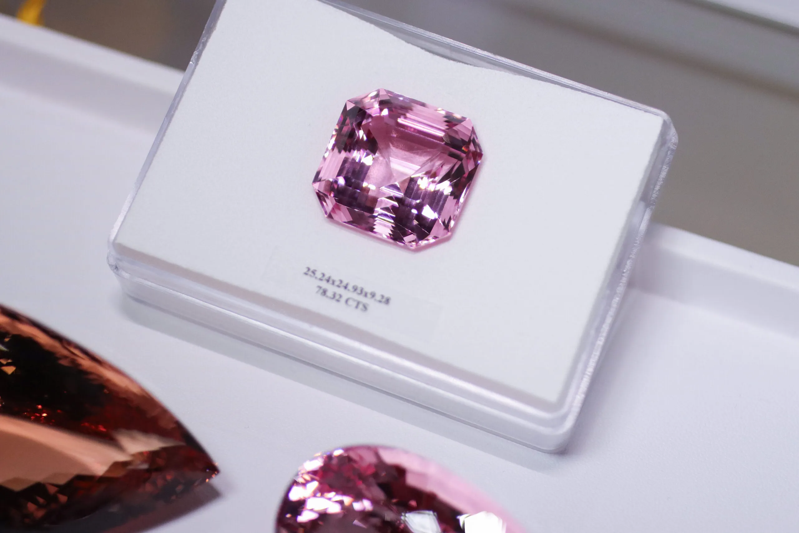 <p>Another Madagascan morganite, this one emerald cut and weighing 78.32ct</p>
