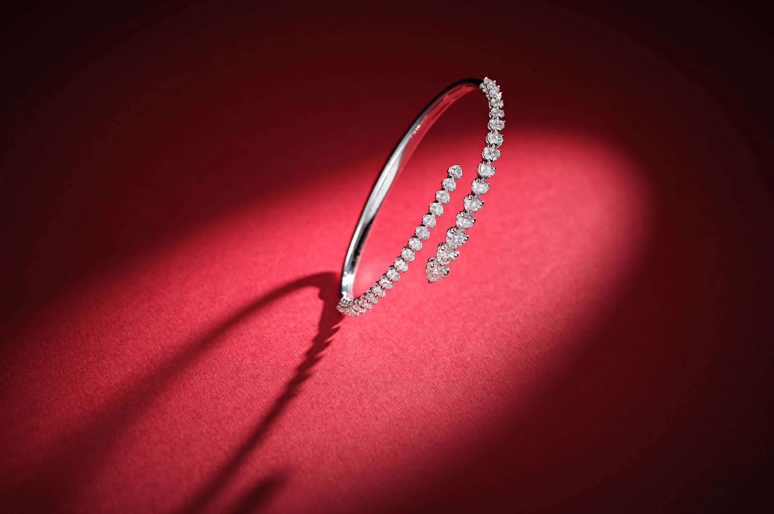 Recarlo Graduated Contrarié bracelet, set with heart-shaped diamonds in 18k white gold