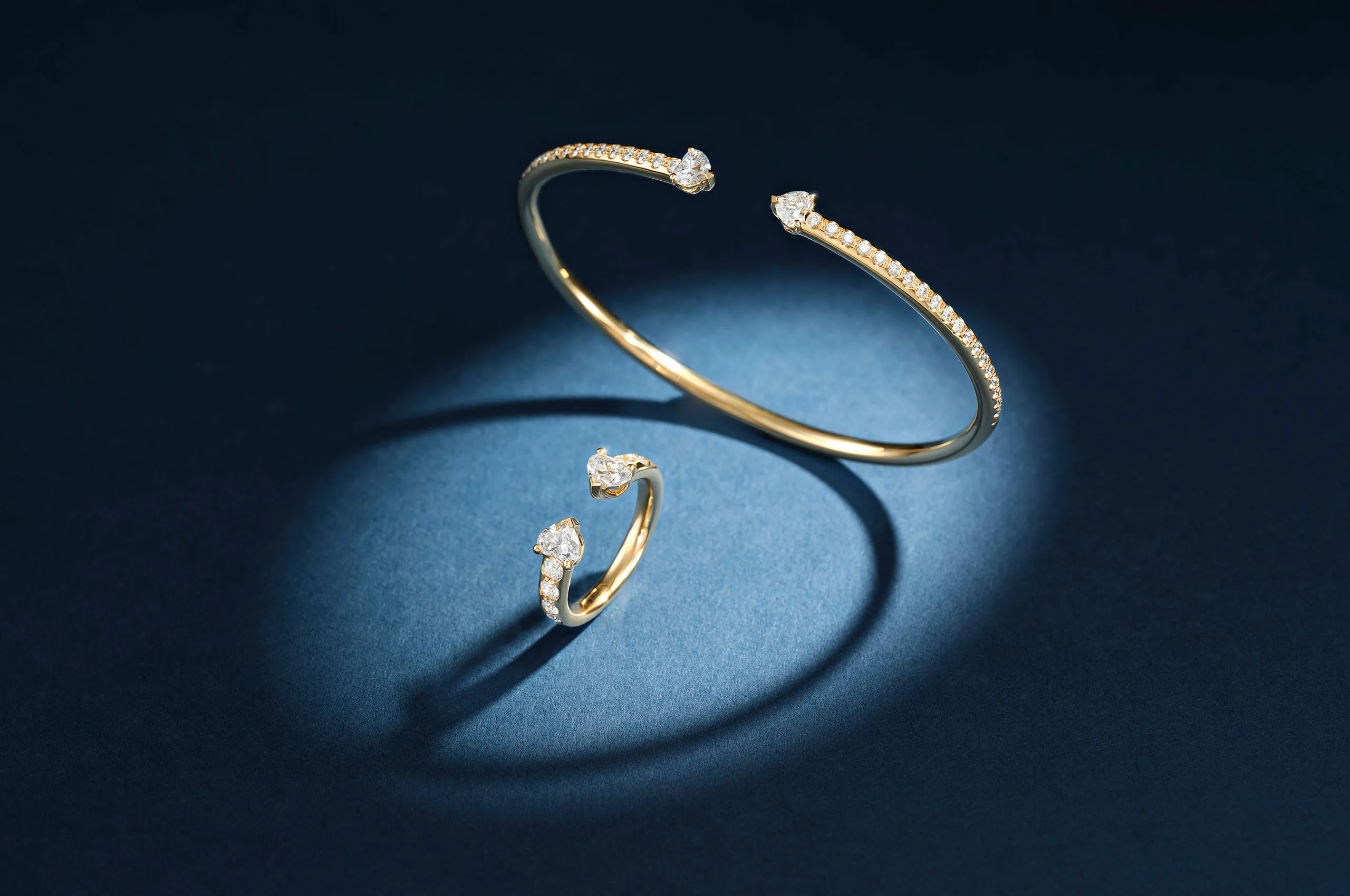 Recarlo More heart-shape diamond bracelet and ring in 18k yellow gold with round diamonds