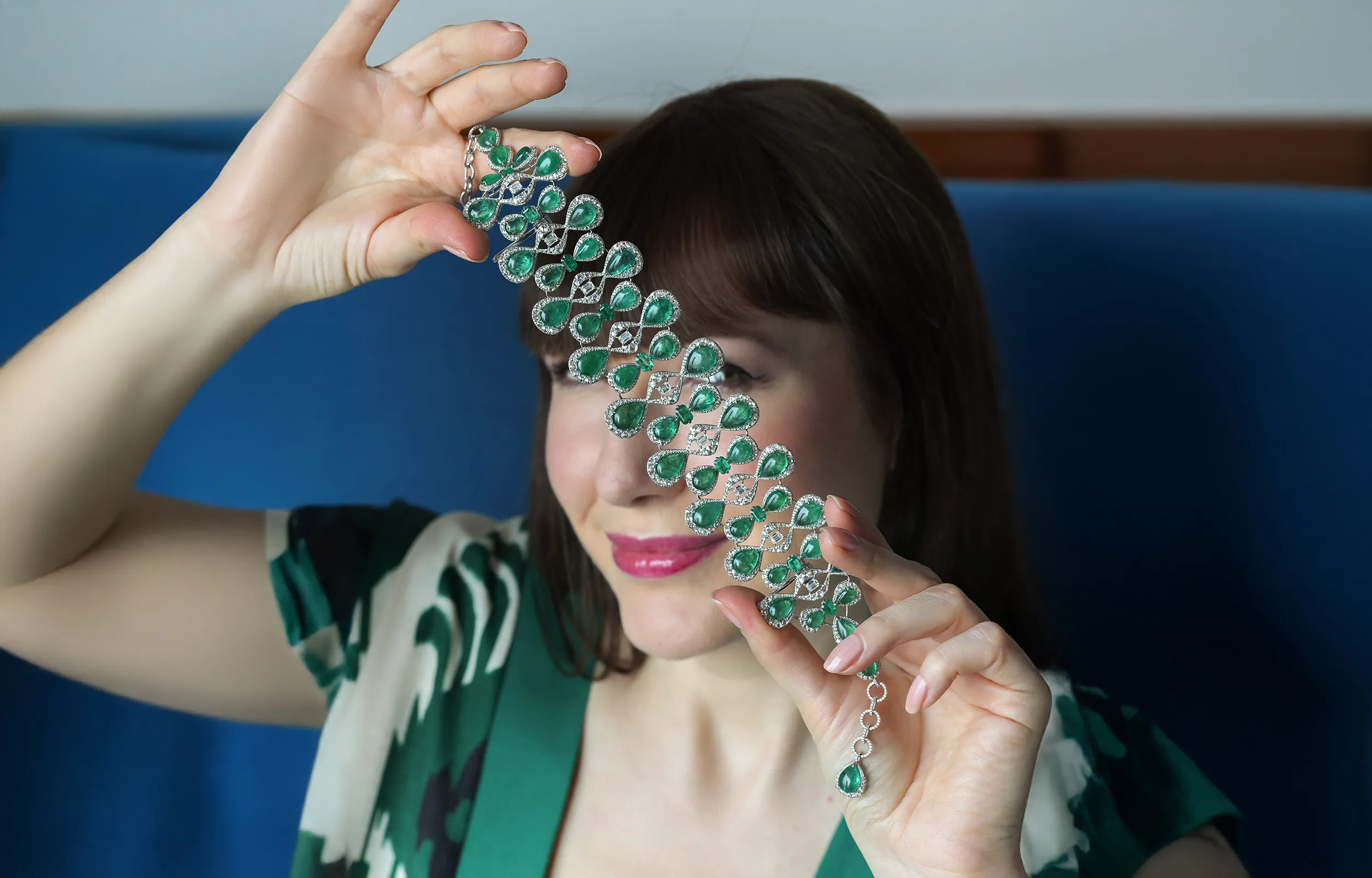 <p>Katerina Perez showcases the Mehrab Emerald choker by Renu Oberoi inspired by Mughal latticework with 17 carats of diamonds and 126 carats of pear-shaped Zambian emerald cabochons</p>
