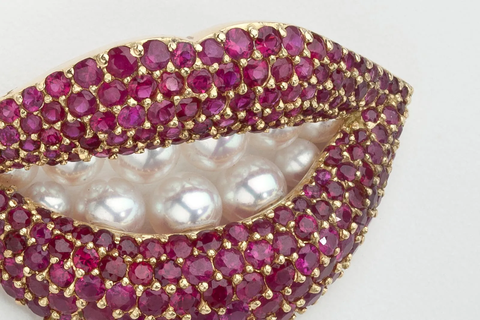 <p>Salvador Dali ‘Lips’ brooch (1949) with pearls and rubies in yellow gold</p>