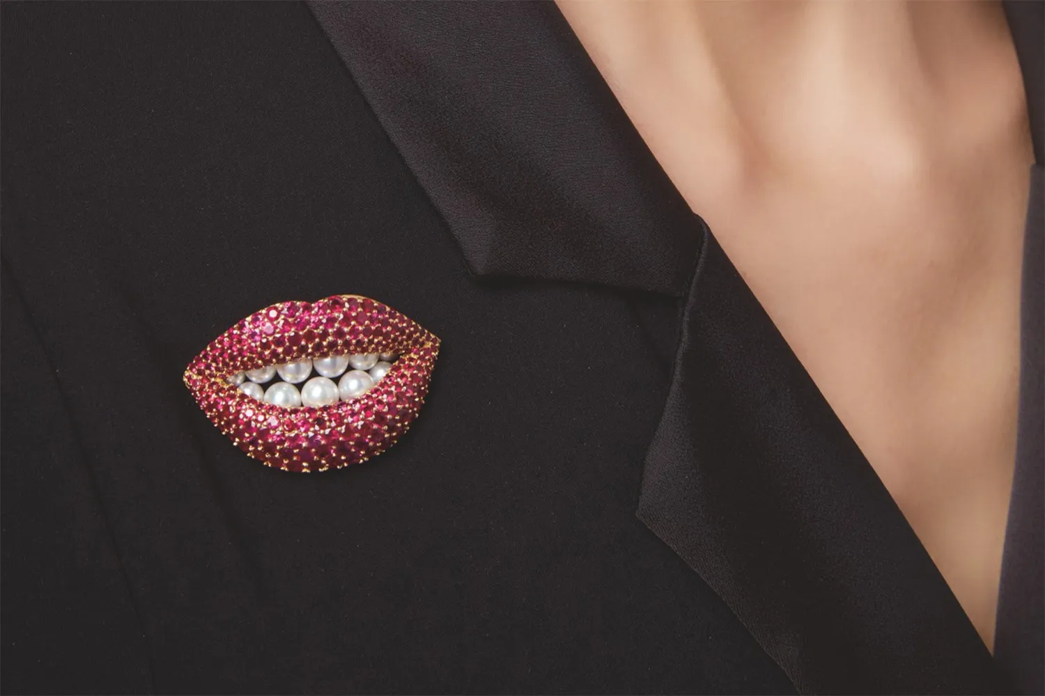 <p>Salvador Dali ‘Lips’ brooch (1949) with pearls and rubies in yellow gold</p>