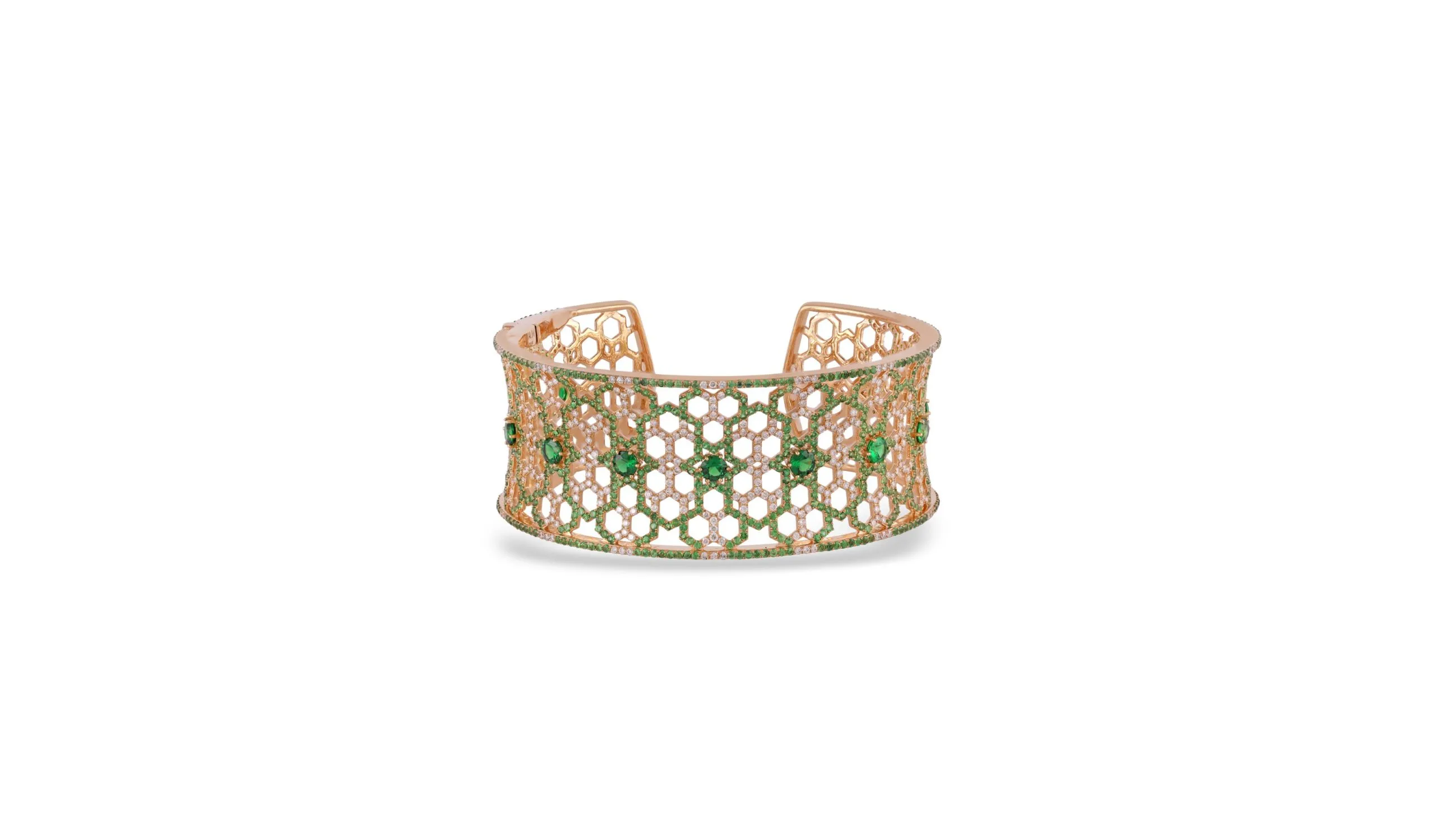 <p>Gyan Jaipur Sarai cuff bracelet with tsavorites and diamonds in18k yellow gold</p>
