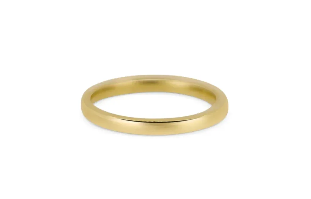 Sophie Breitmeyer Cushion Shaped wedding ring in 18K yellow gold