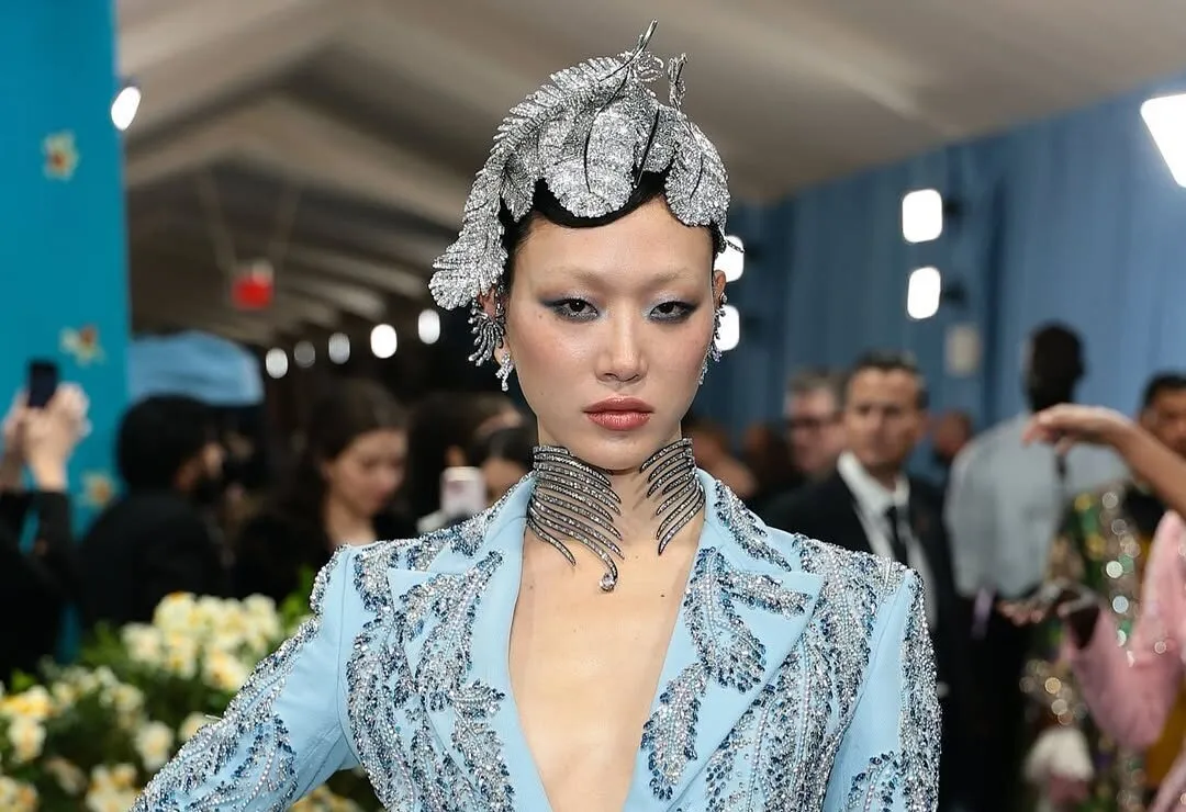 <p>Model Sora Choi&#8217;s artistic headdress, earrings, necklace and rings were dripping in diamonds</p>

