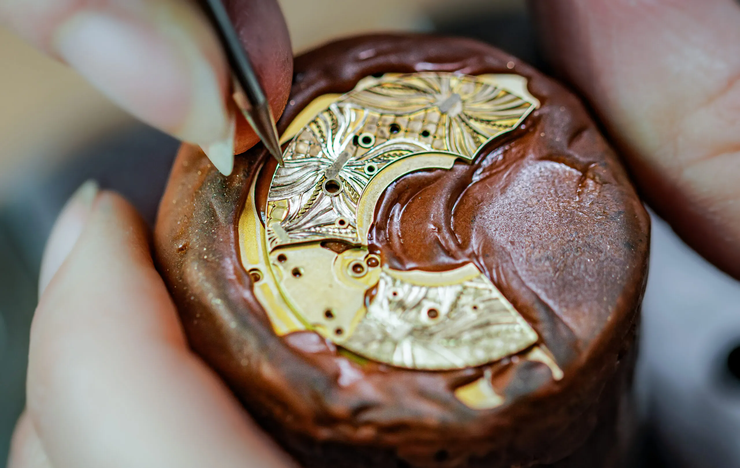 <p>Hand-engraving parts of the self-winding VOP318 calibre movement for a TAOS Métiers d&#8217;Art timepiece</p>
