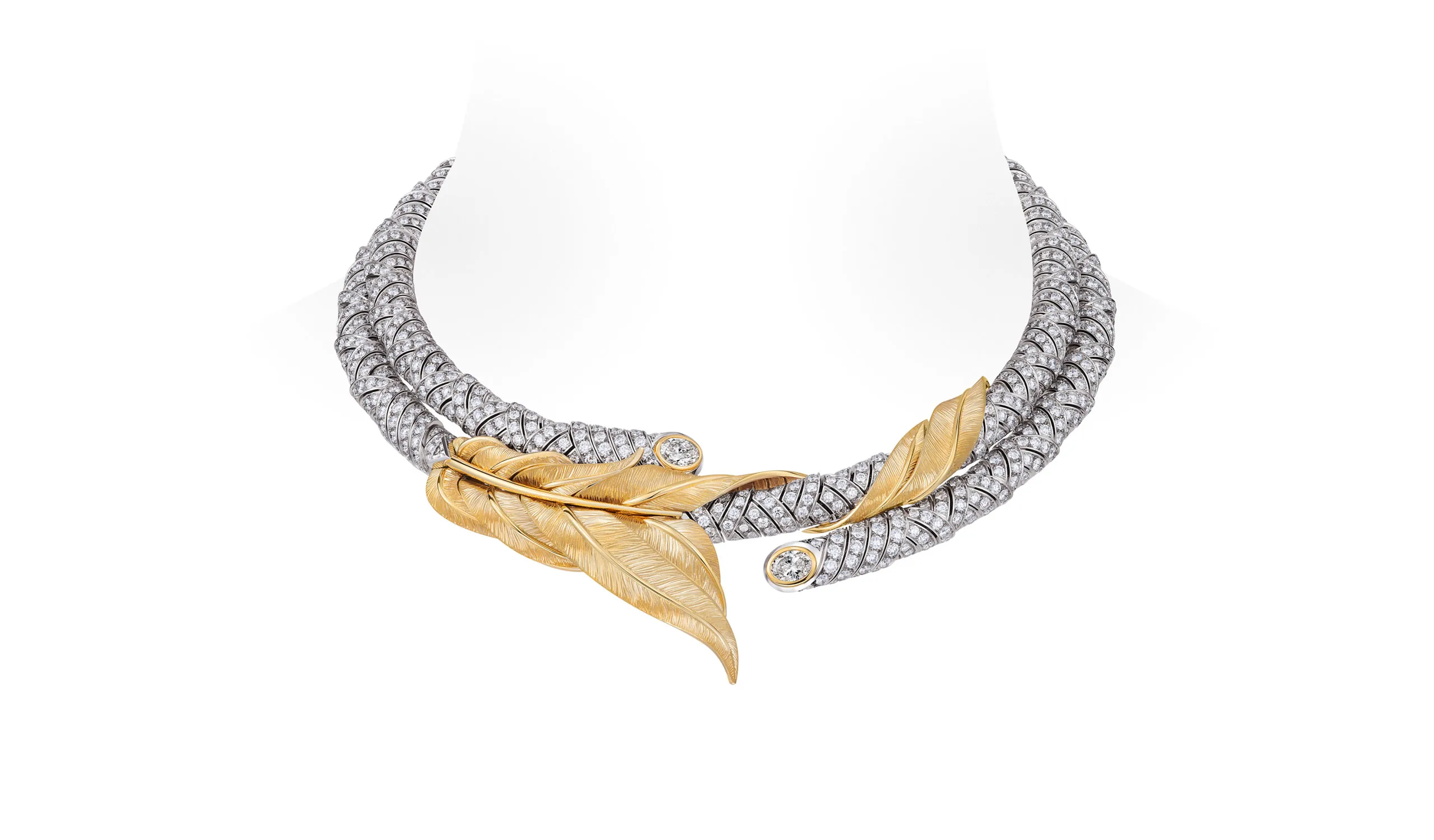 <p>A second Triumph high jewellery choker in diamonds and hand-engraved yellow gold</p>
