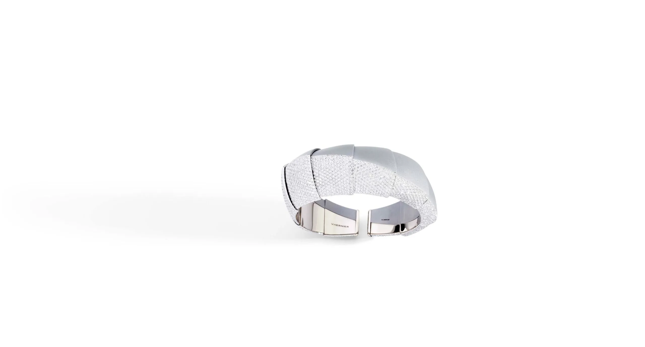 <p>Vhernier Profilo di Luna bracelet from the Ardis High Jewellery collection with 1,387 diamonds weighing 10.55 carats, crafted in 18k white gold and aluminium </p>
