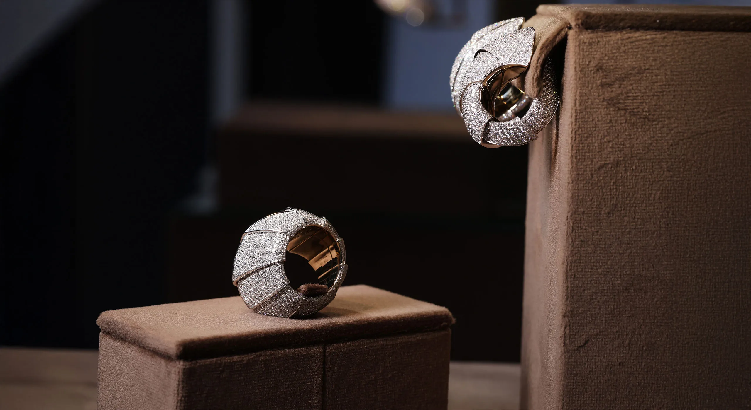 <p>Vhernier Forma Assoluta ring and ear clips from the Ardis High Jewellery collection with 1,005 diamonds totalling 6.88 carats and 1,658 diamonds weighing 13 carats, respectively, set in 18k white gold </p>
