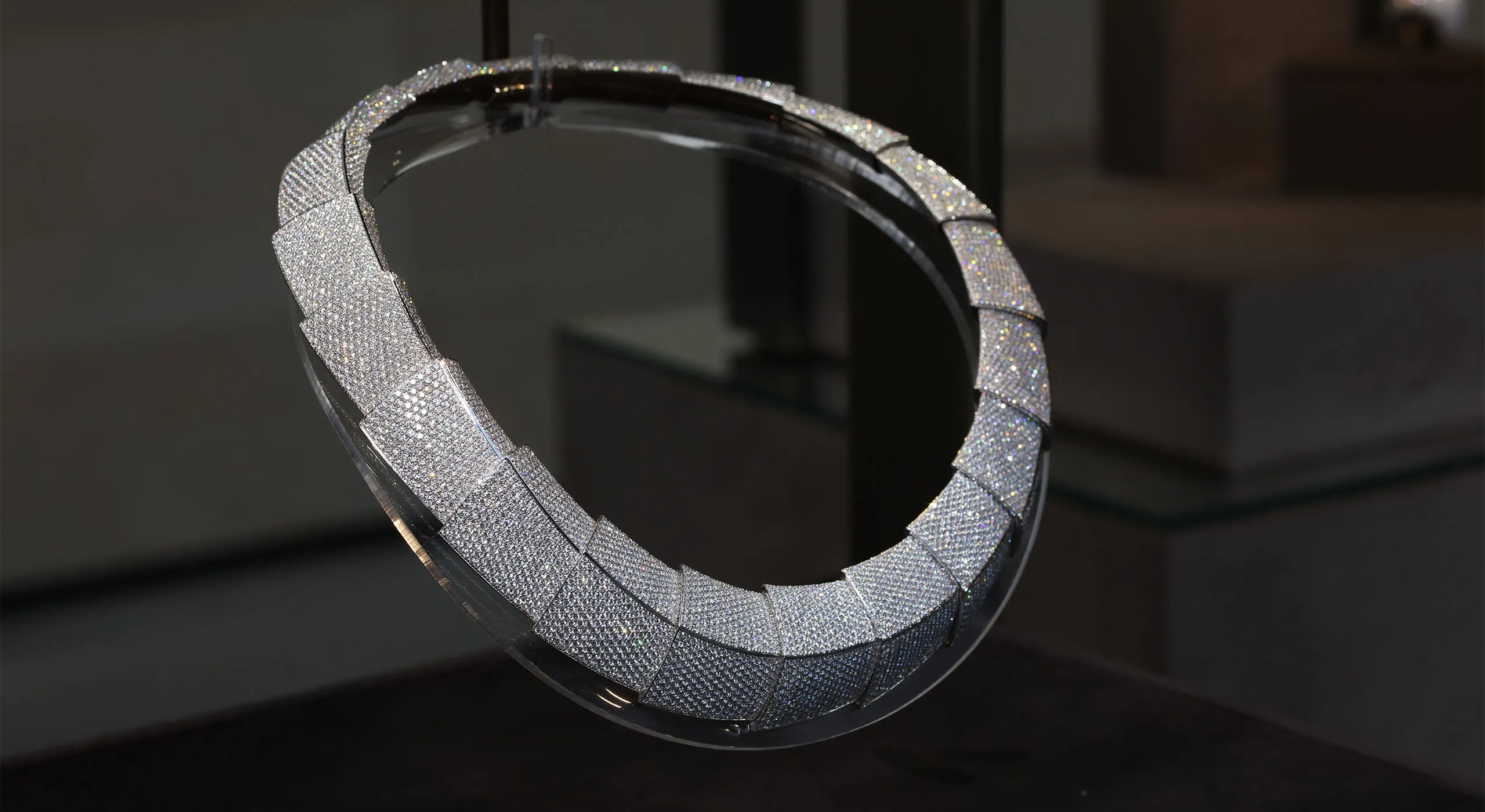 <p>Vhernier Forma Assoluta necklace from the Ardis High Jewellery collection with 5,459 diamonds weighing 42.50 carats, set in 18k white gold </p>
