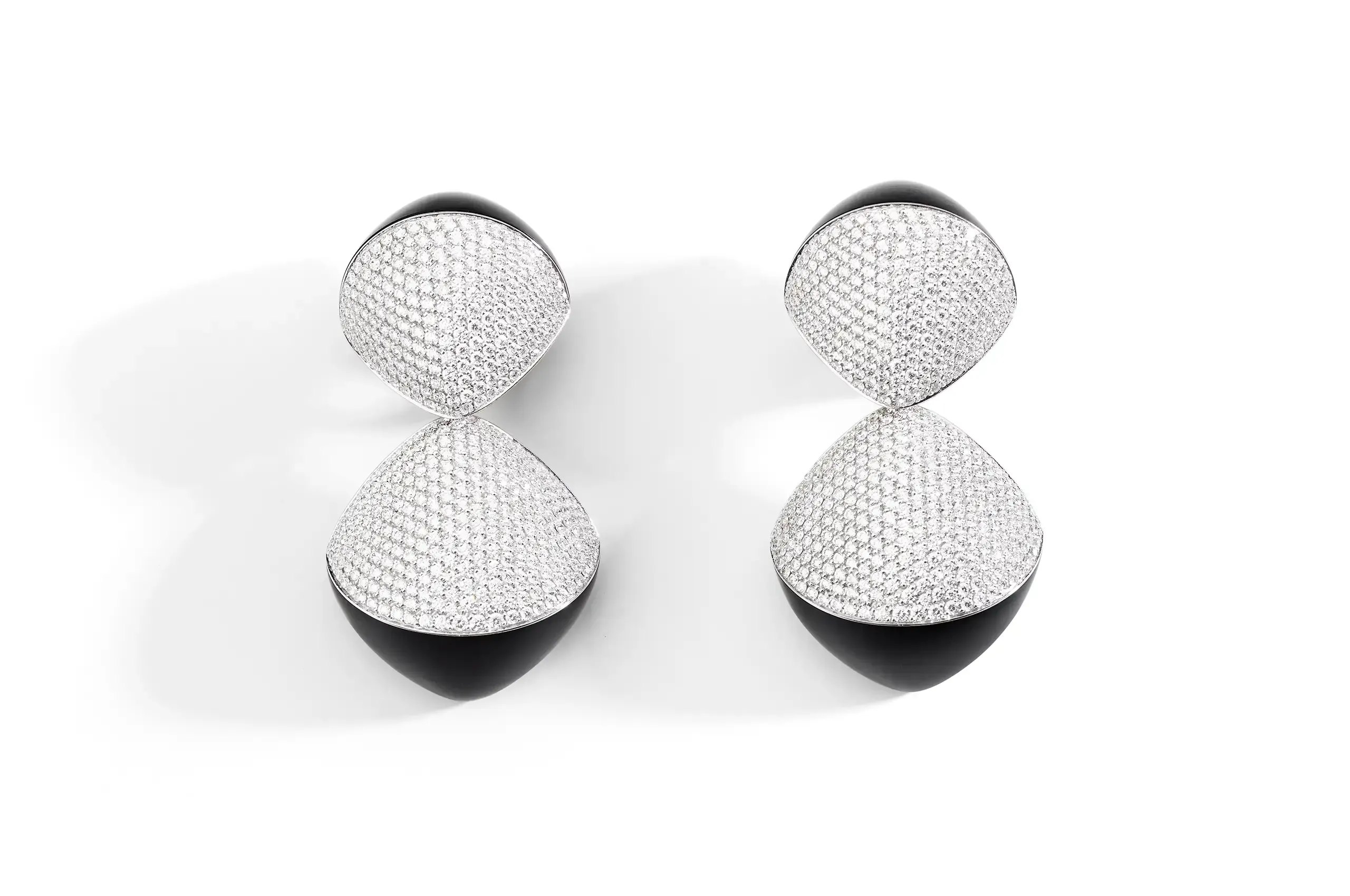 Vhernier introduces detachable Trottola earclips with an ingenious screw mechanism, allowing the elements to be worn as studs or pendants.