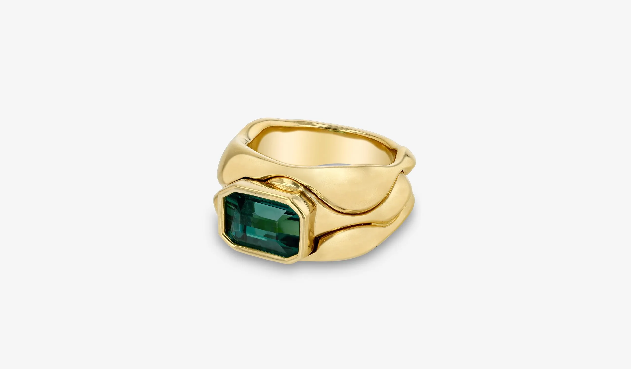 <p>Vram Cayrn III Green Tourmaline ring, handcrafted in 18k yellow gold</p>