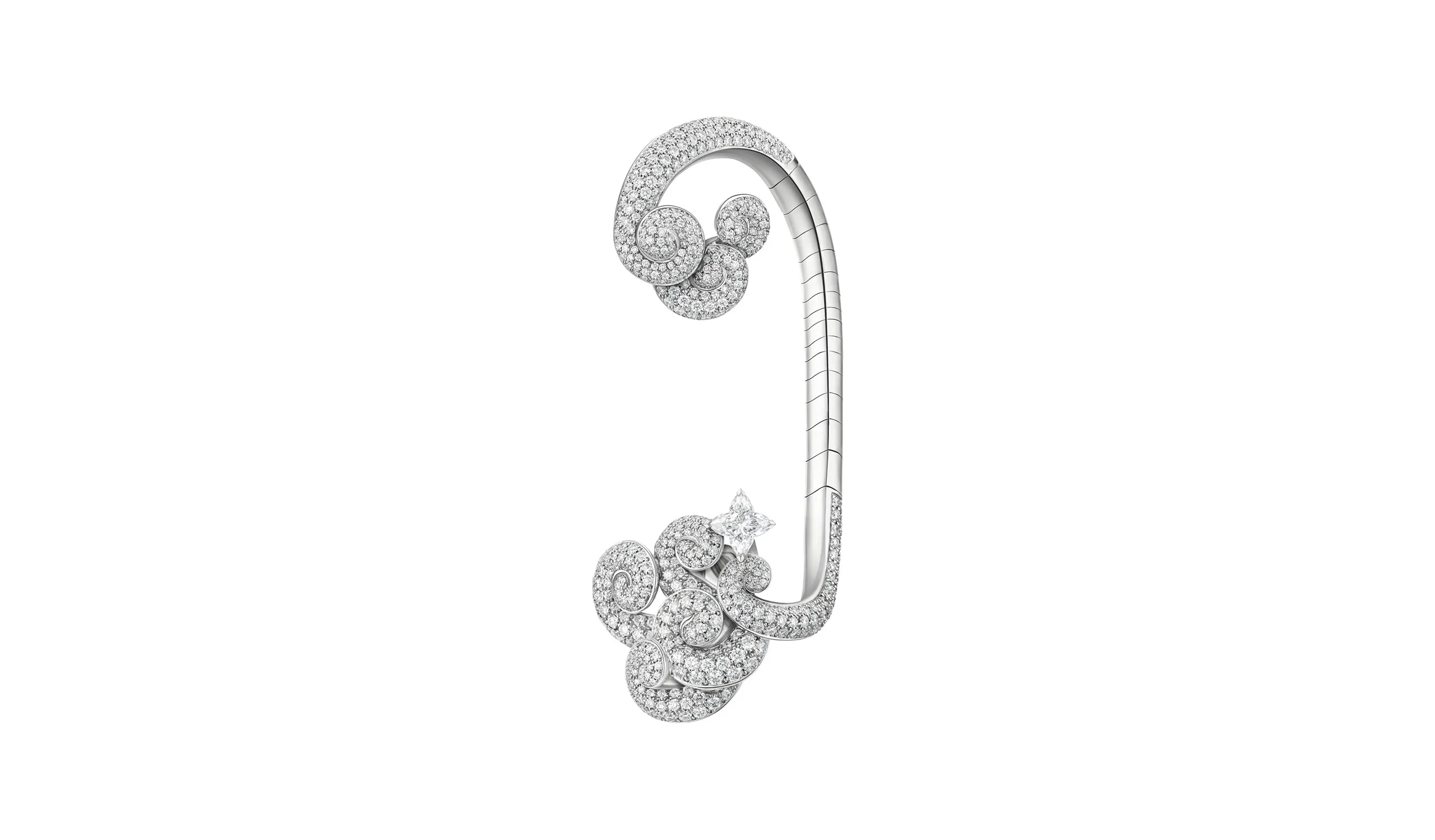 <p>The Whisper high jewellery ear cuff</p>
